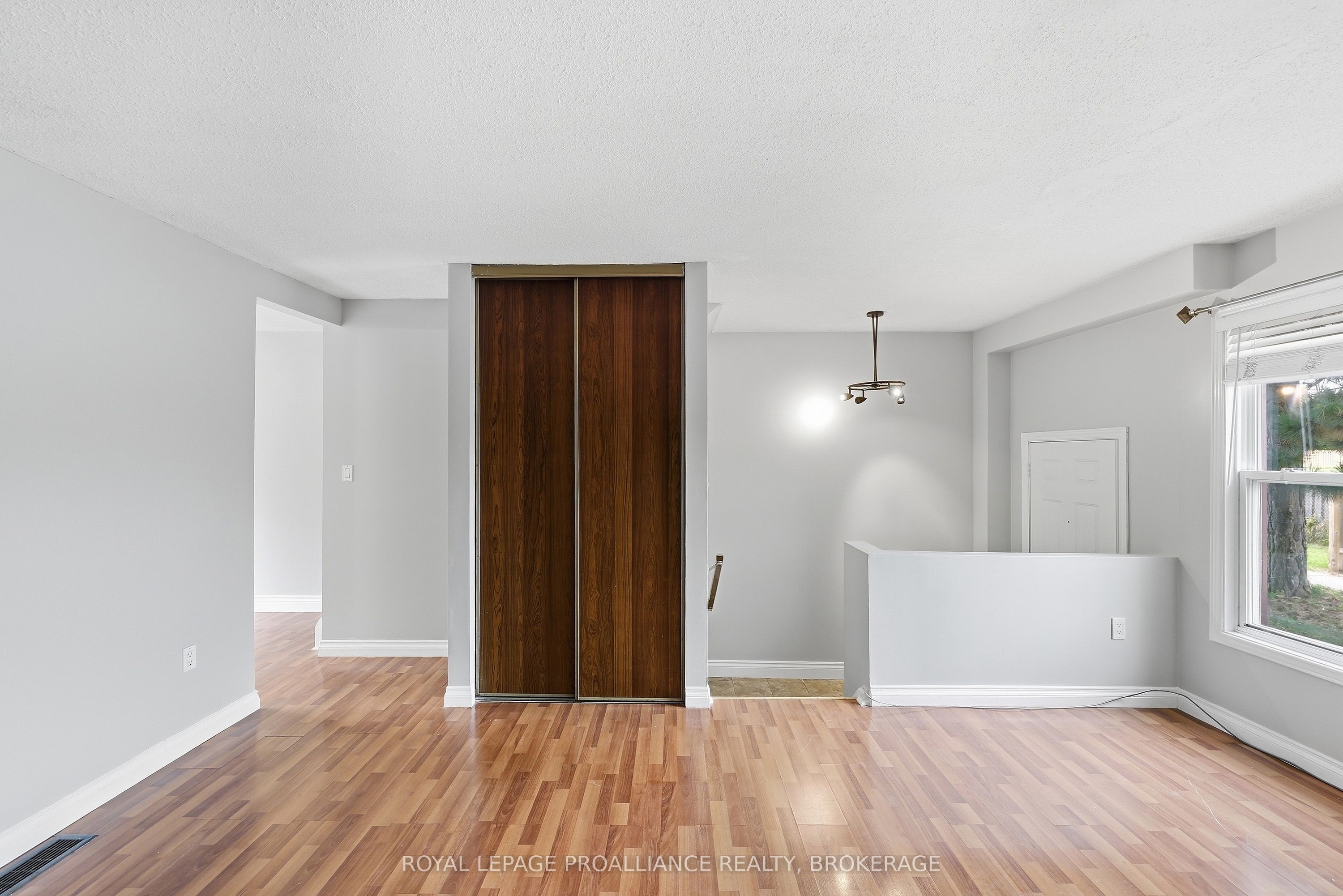 973 Oakview Avenue 61 Property Photo 7