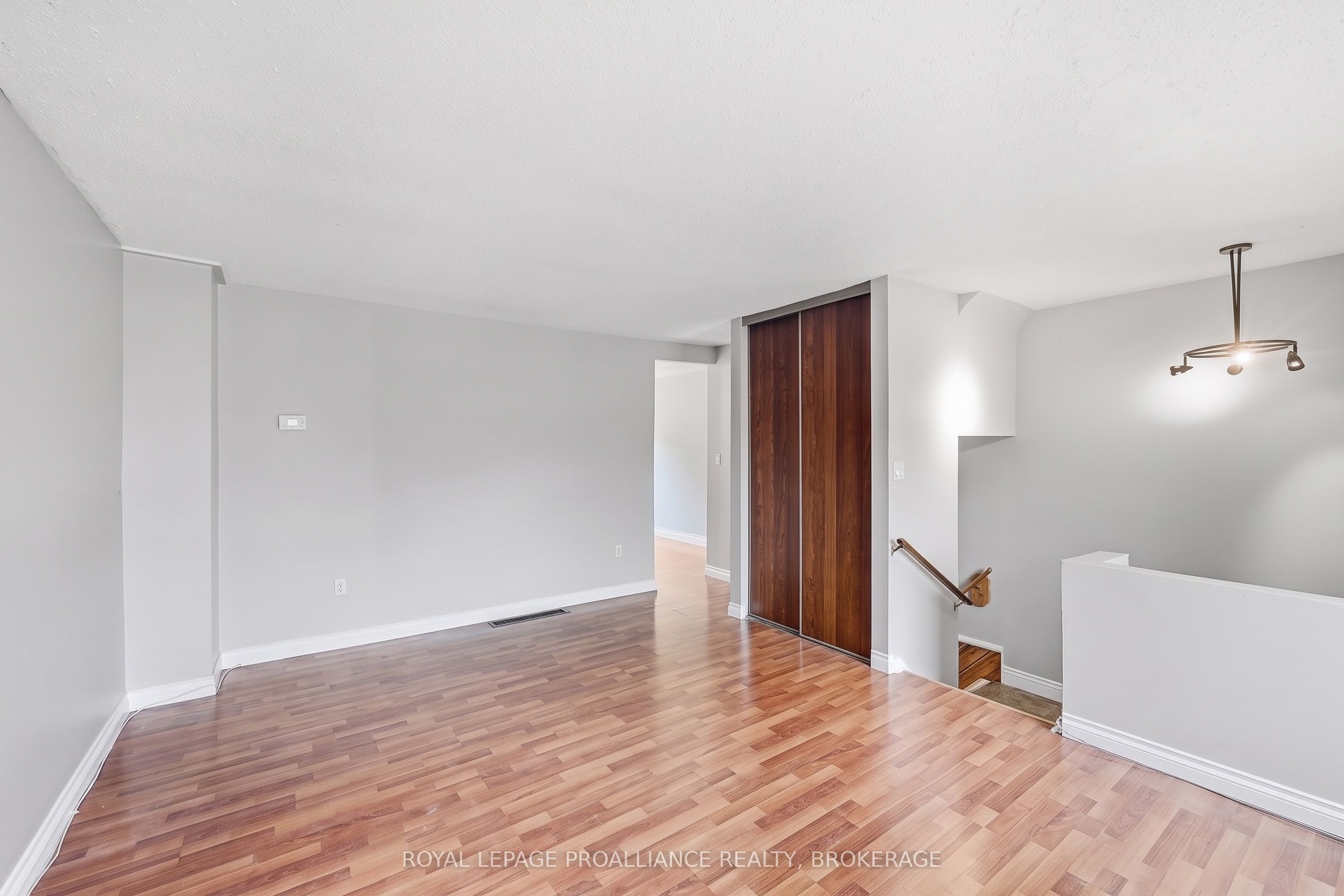 973 Oakview Avenue Property Photo 8