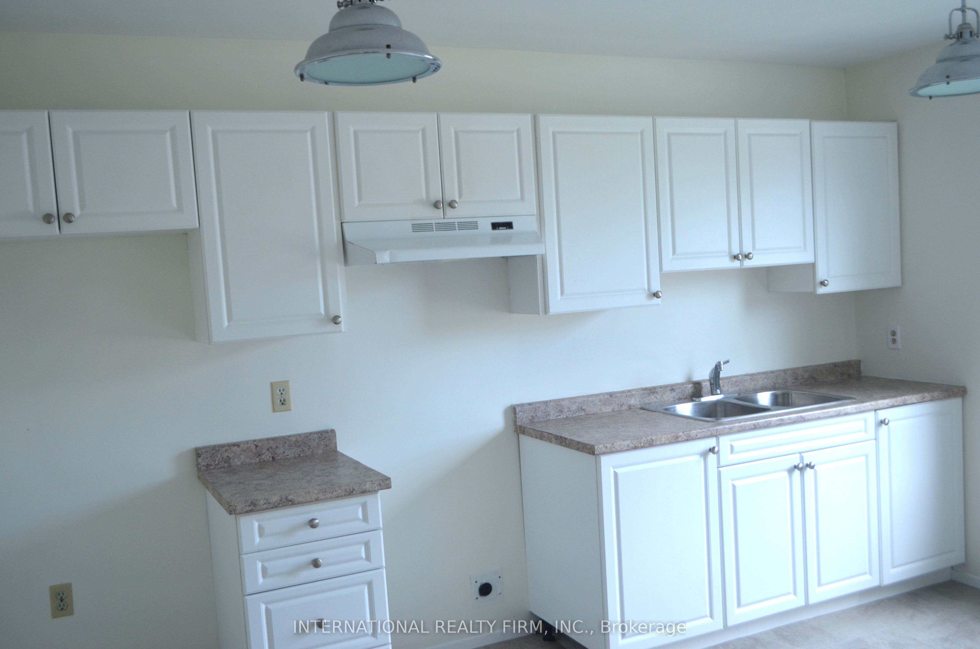 53 Peacock Boulevard Property Photo 4