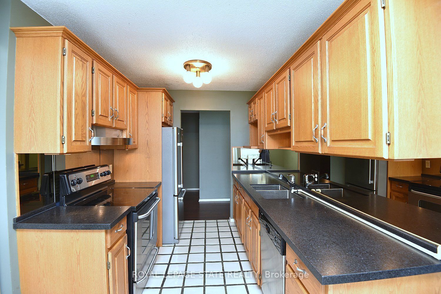 75 Queen Street N 2007 Property Photo 21