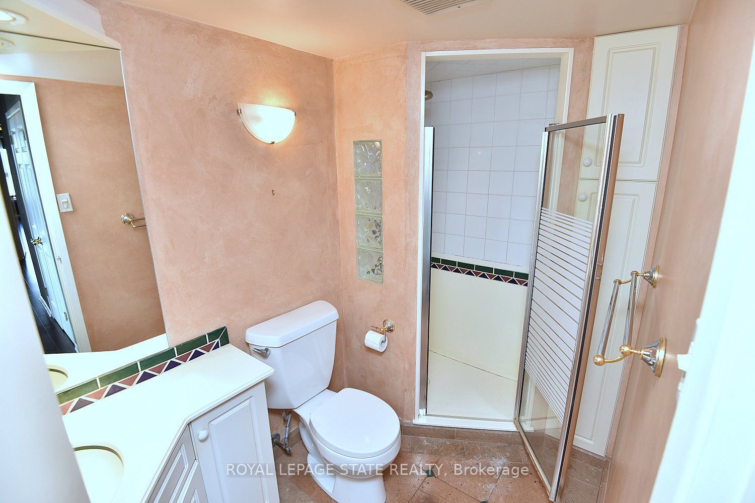 75 Queen Street N 2007 Property Photo 35