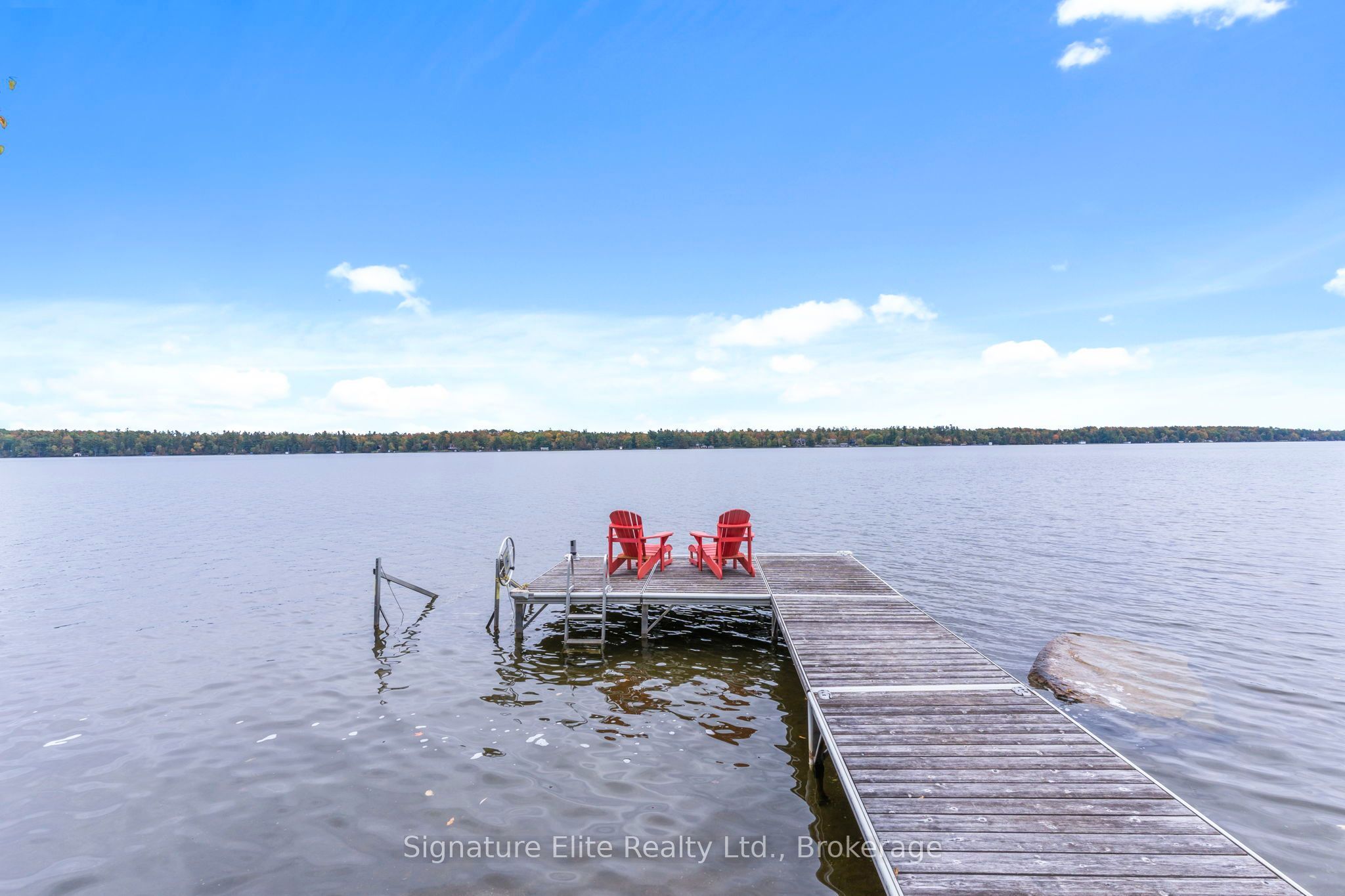 985 North Bay Drive Property Photo 1