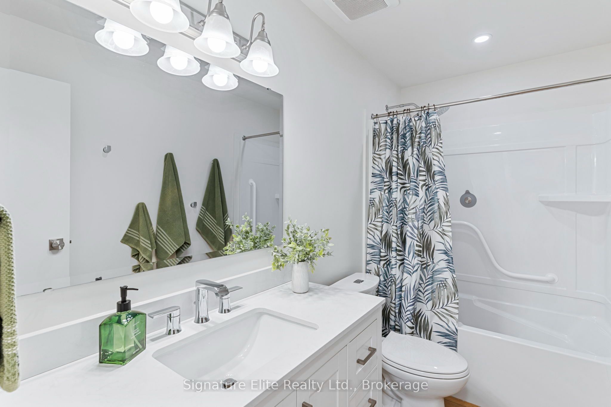 985 North Bay Drive Property Photo 10
