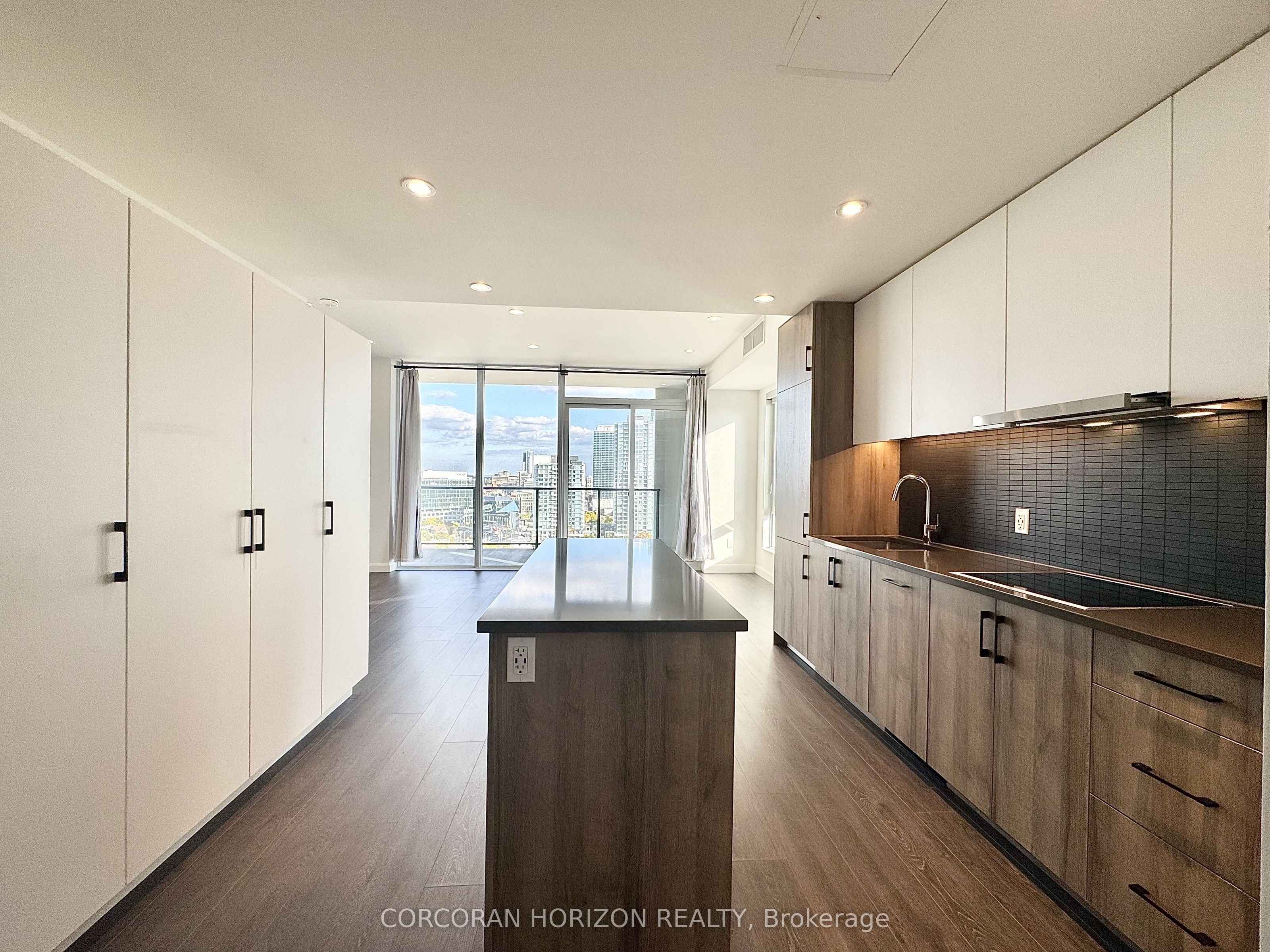 741 King Street W 1412 Property Photo 10