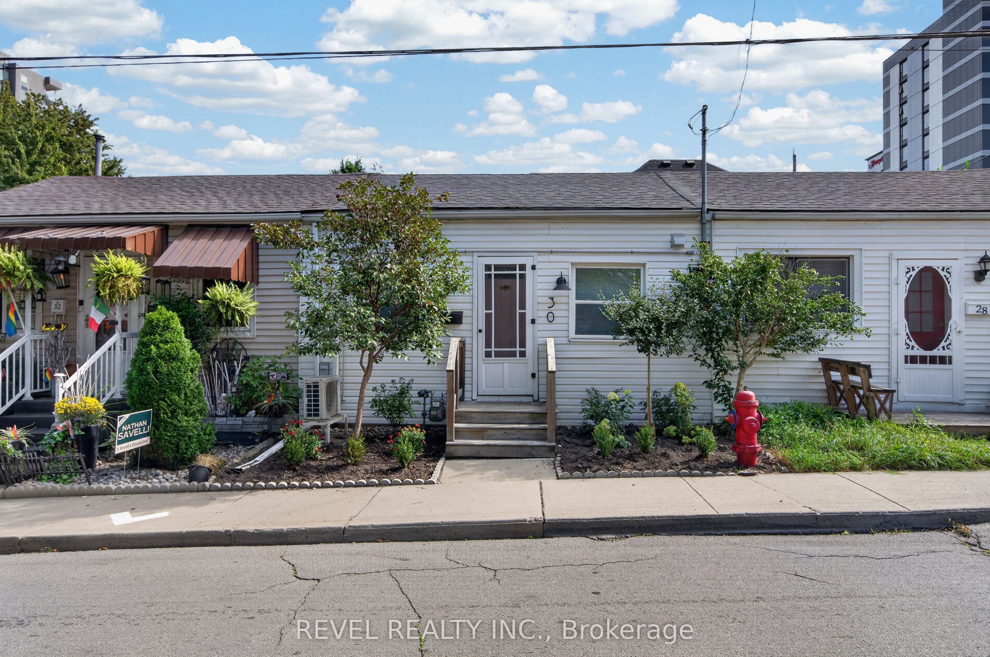 30 Ray Street N Property Photo 2