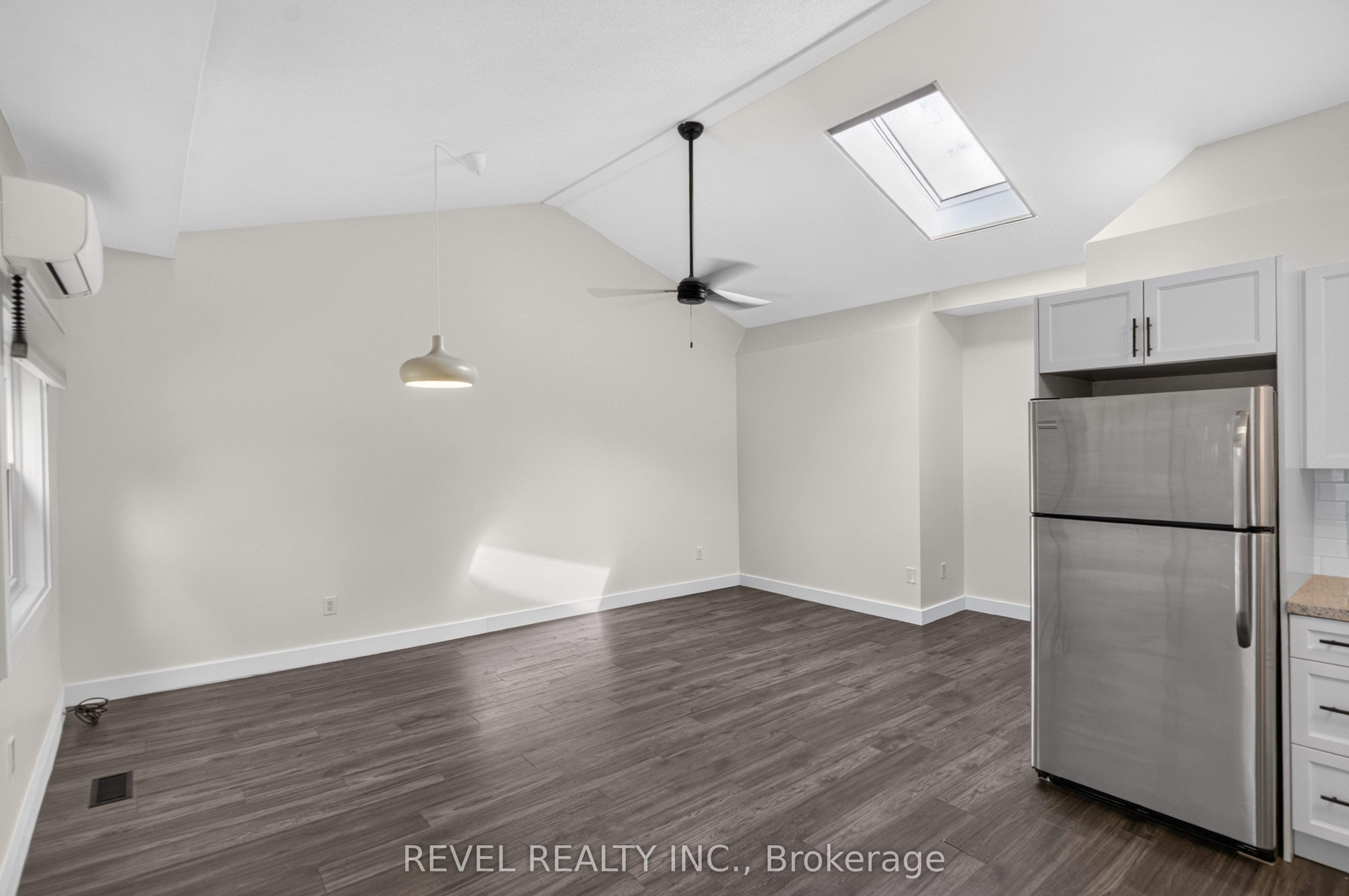30 Ray Street N Property Photo 7