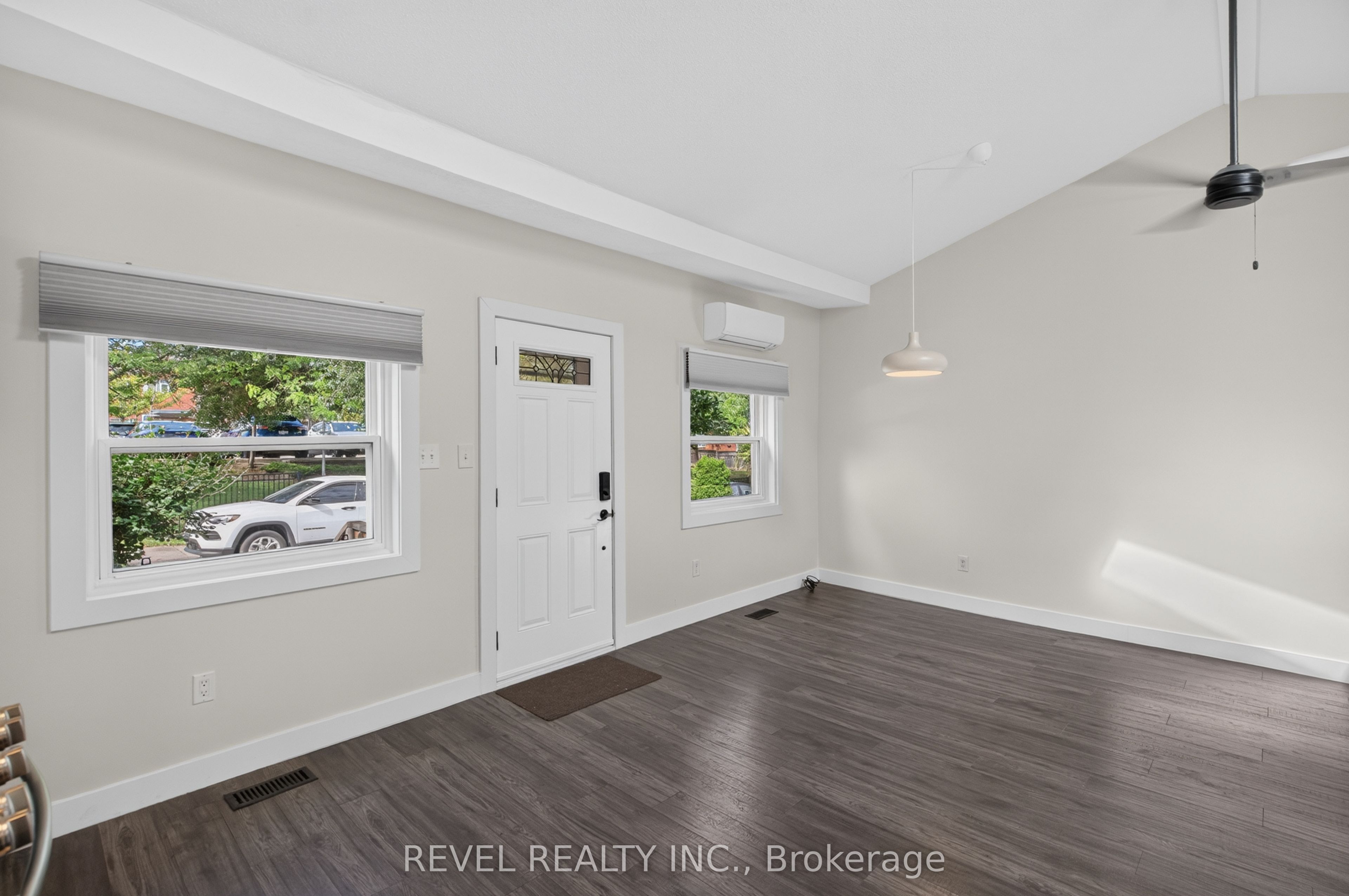 30 Ray Street N Property Photo 8
