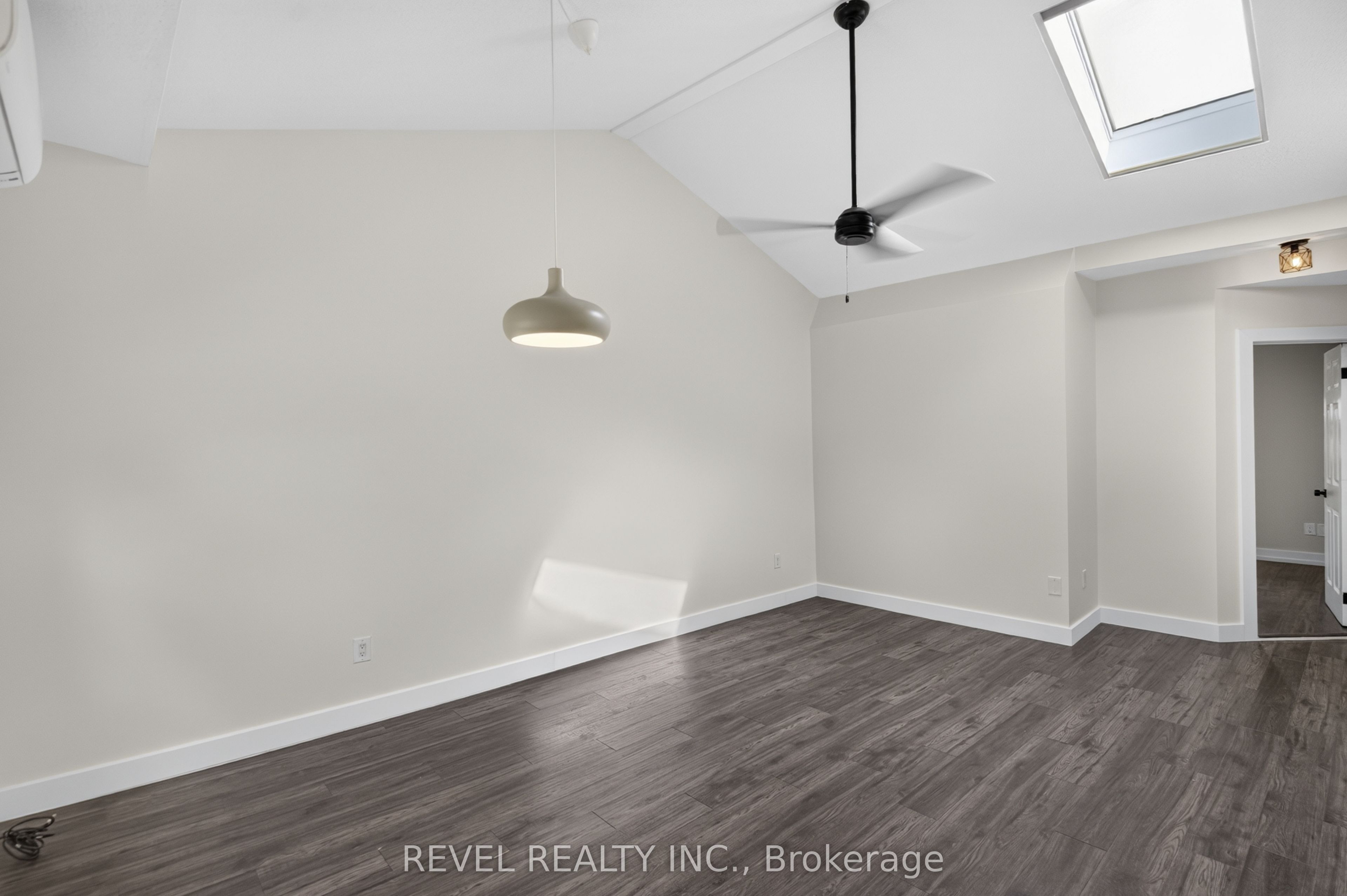30 Ray Street N Property Photo 9