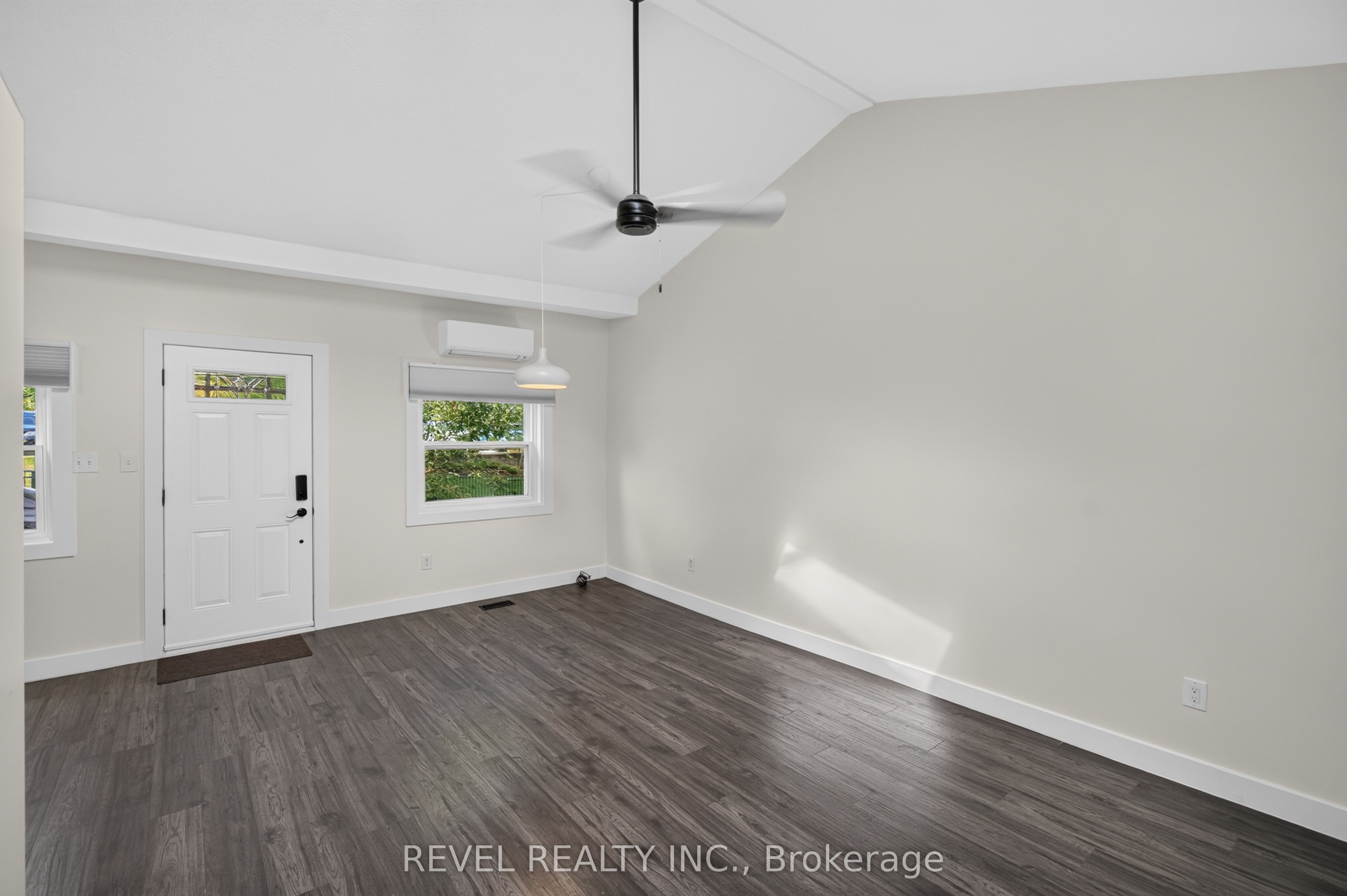 30 Ray Street N Property Photo 12
