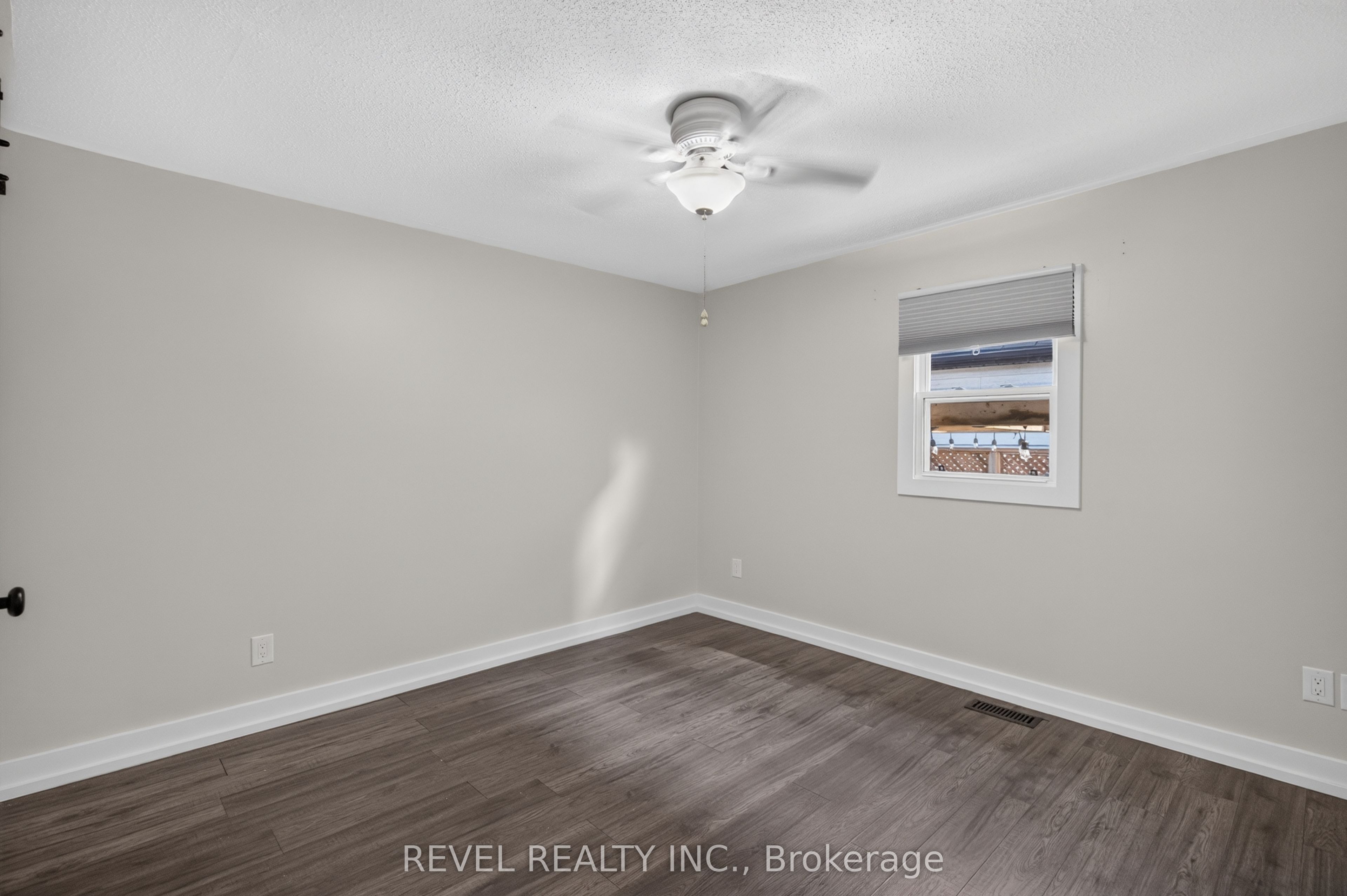 30 Ray Street N Property Photo 13