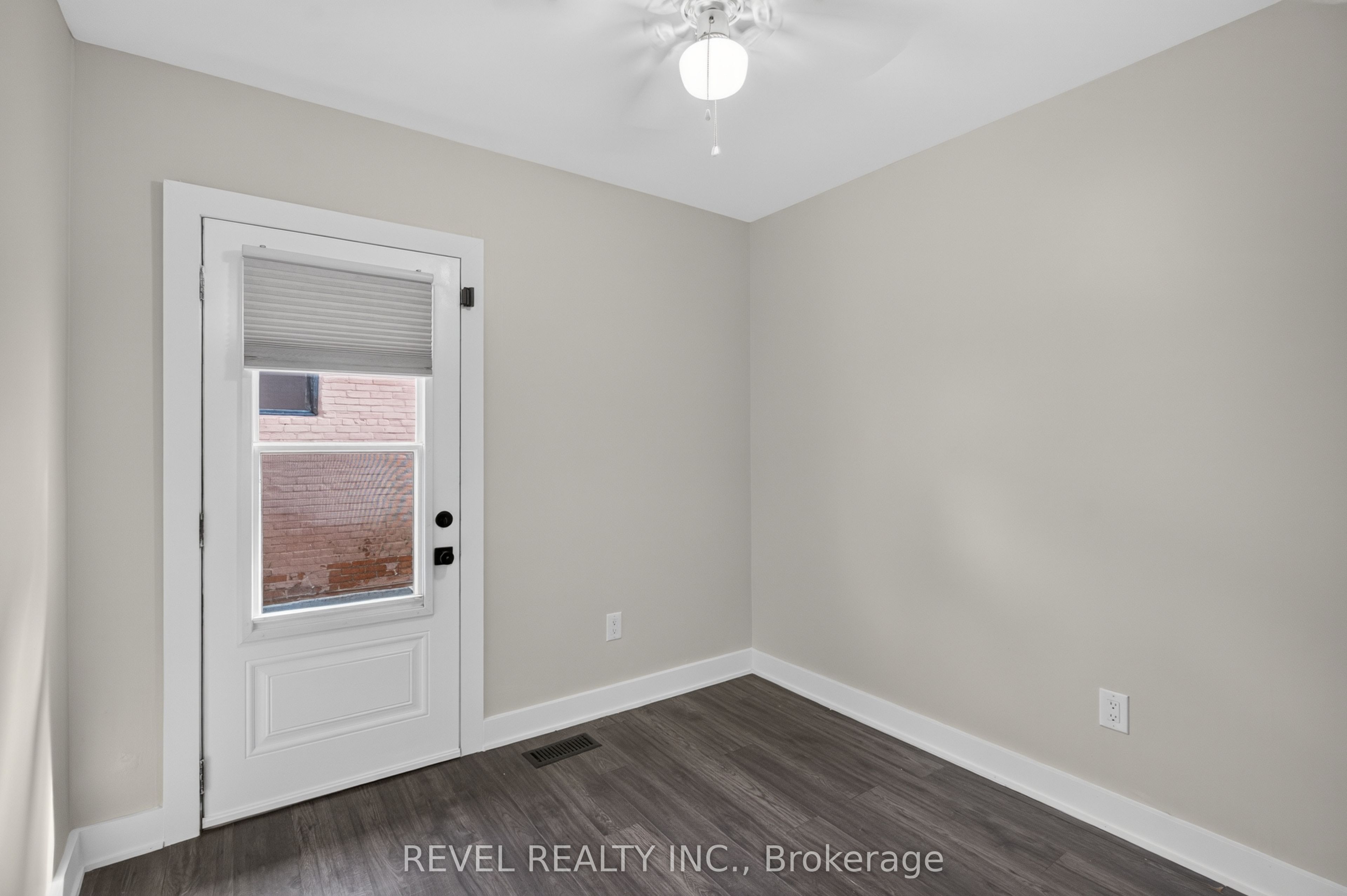 30 Ray Street N Property Photo 15