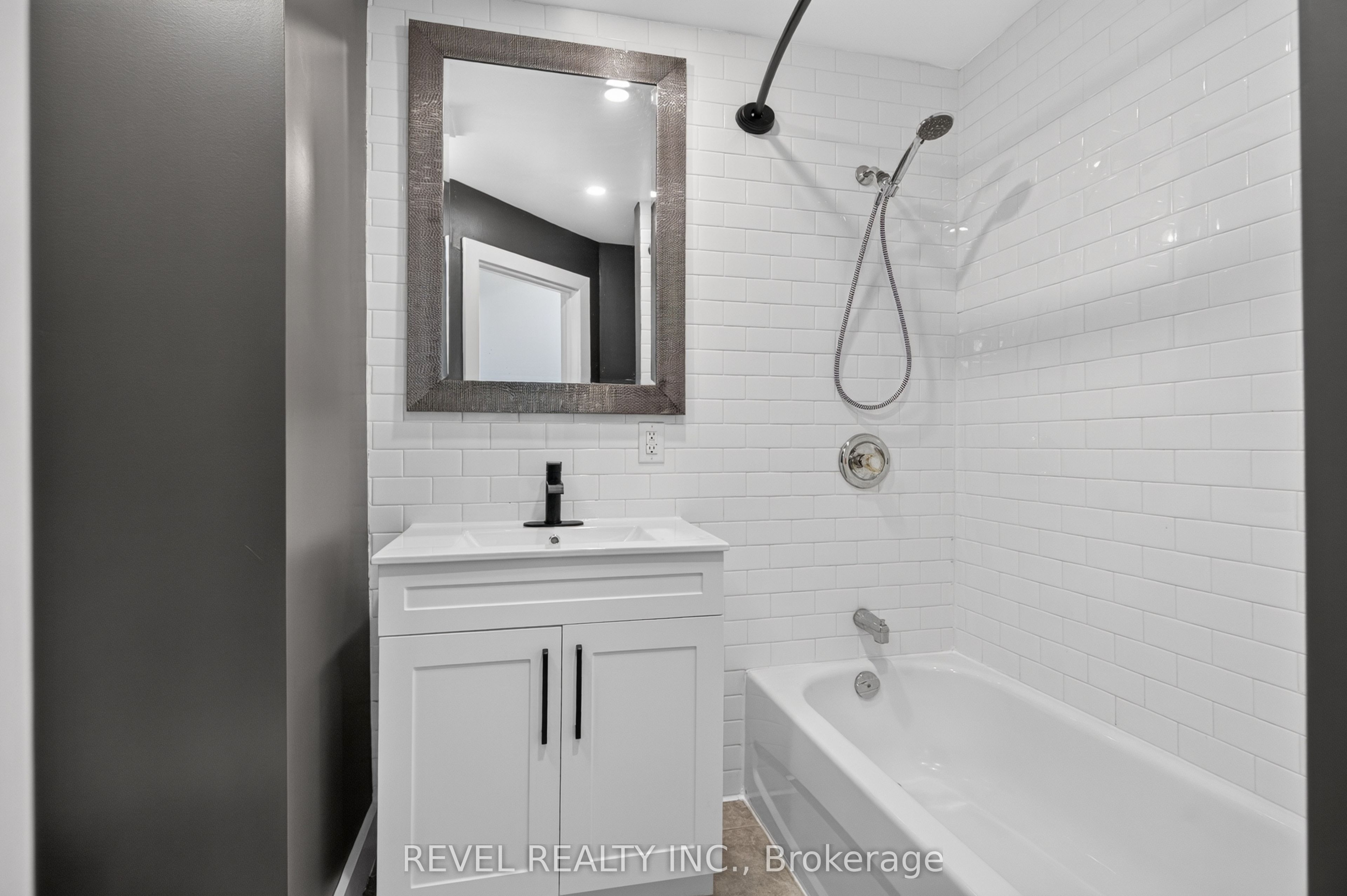30 Ray Street N Property Photo 17