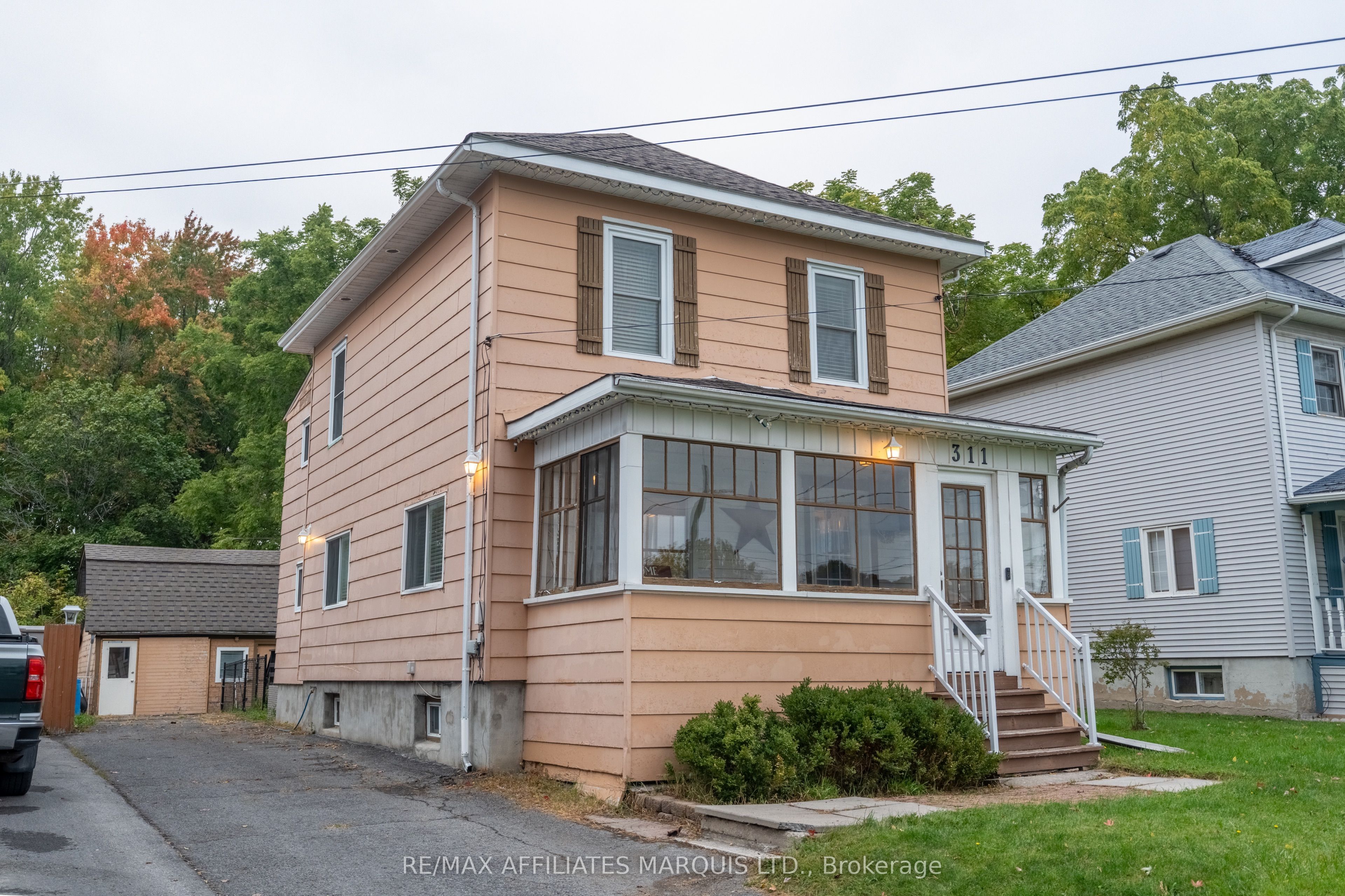 311 Fourth Street W Property Photo 2