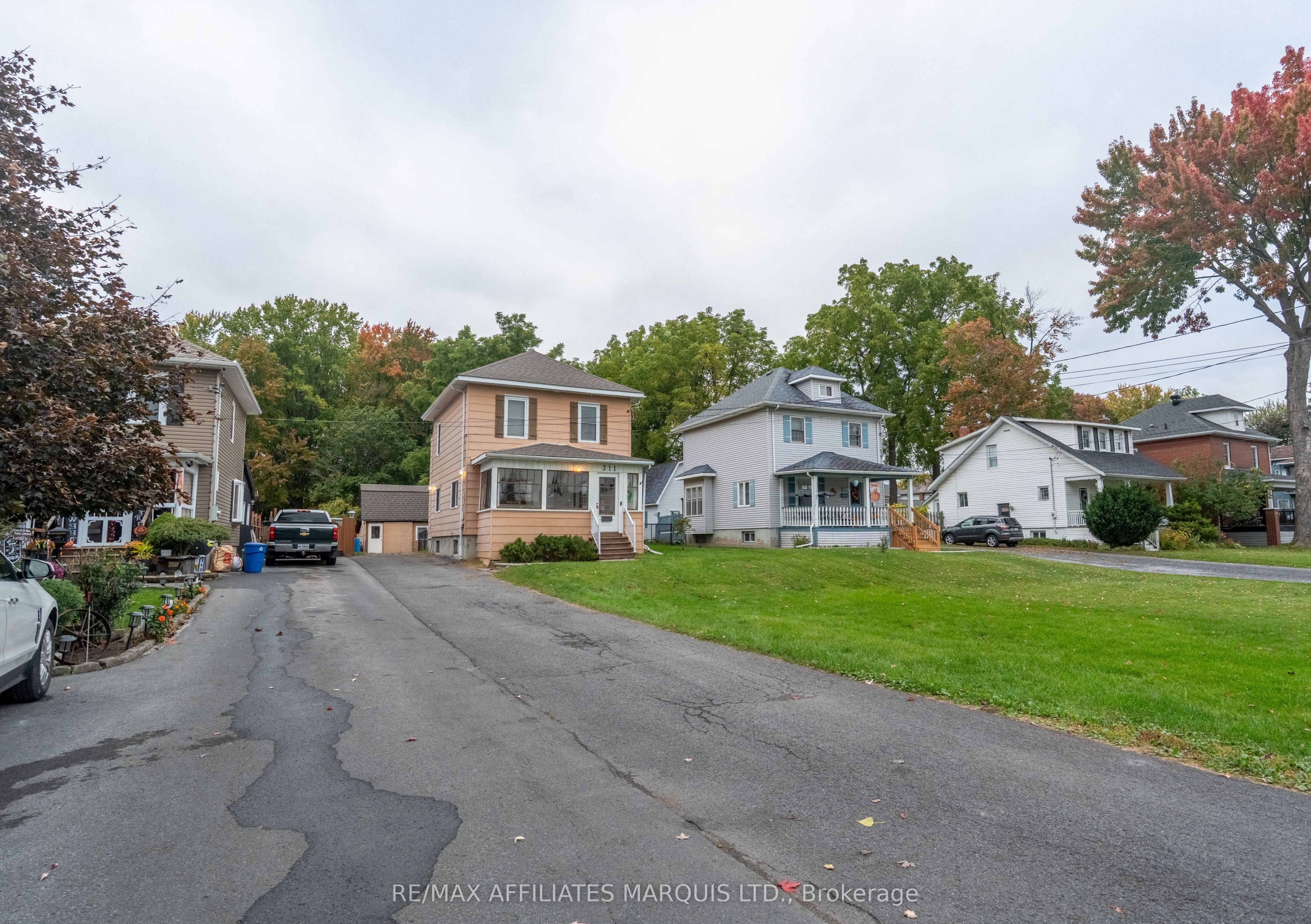 311 Fourth Street W Property Photo 2