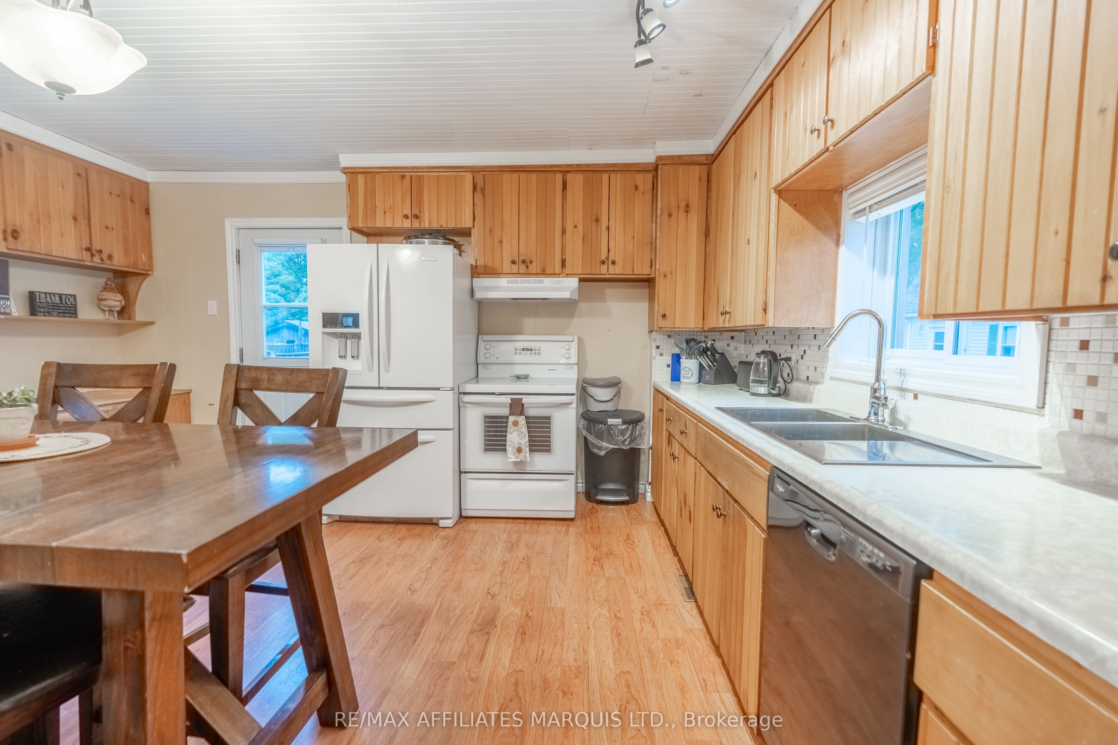 311 Fourth Street W Property Photo 4