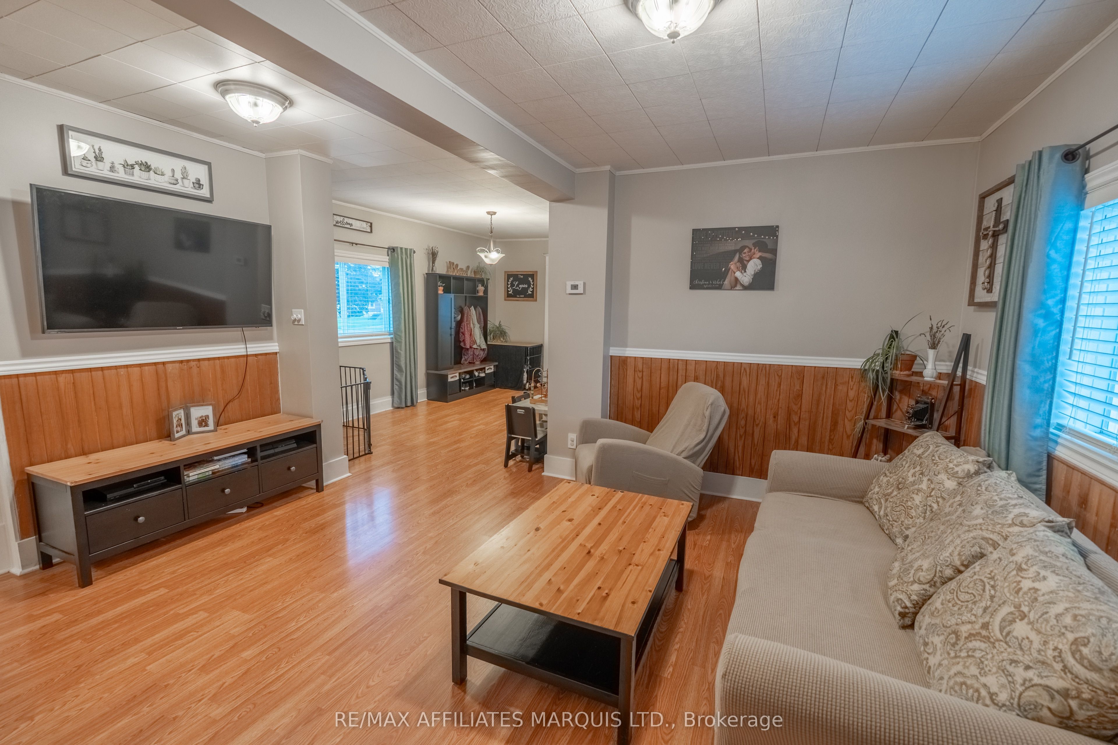 311 Fourth Street W Property Photo 11