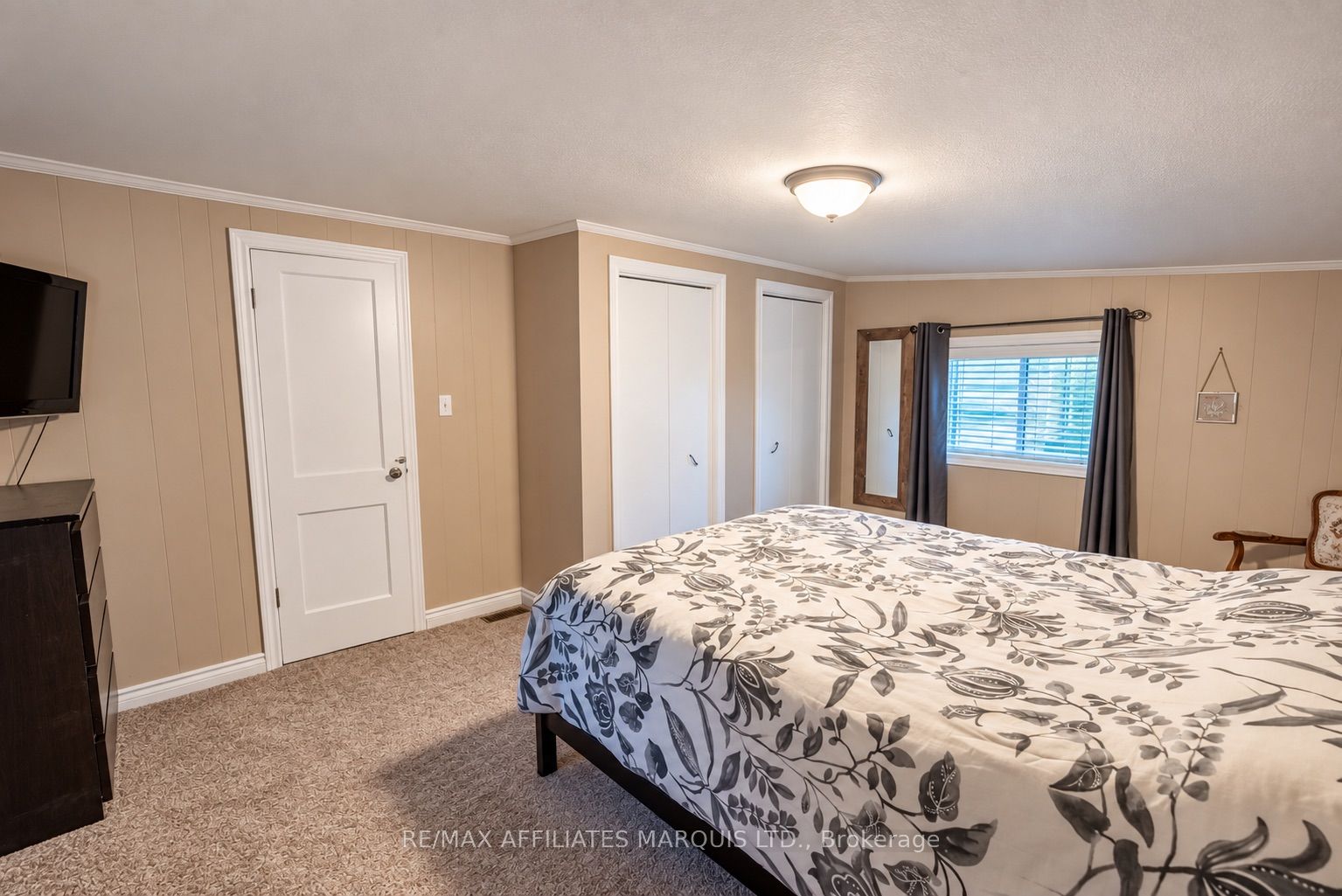 311 Fourth Street W Property Photo 15