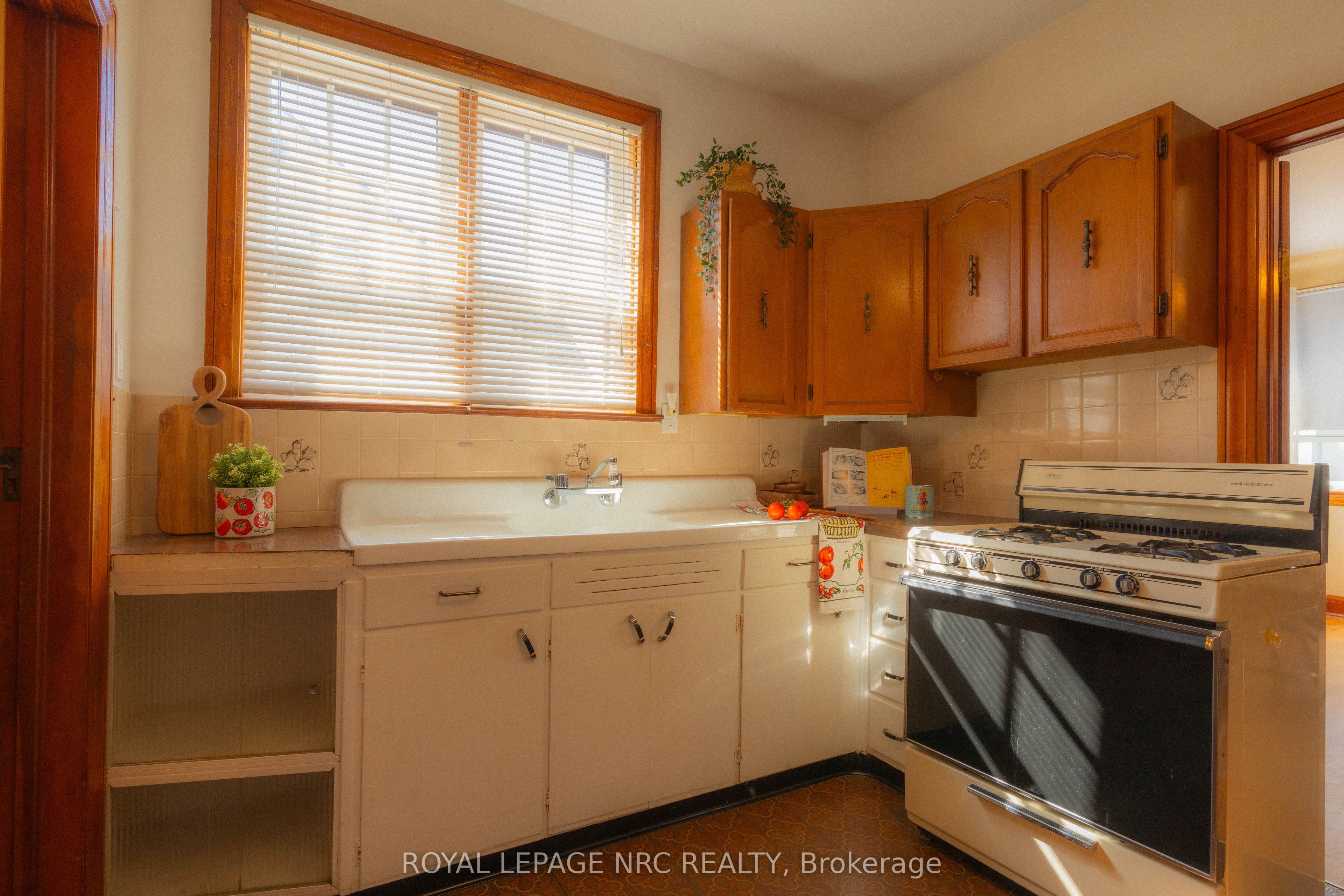 56 Lyons Avenue Property Photo 8