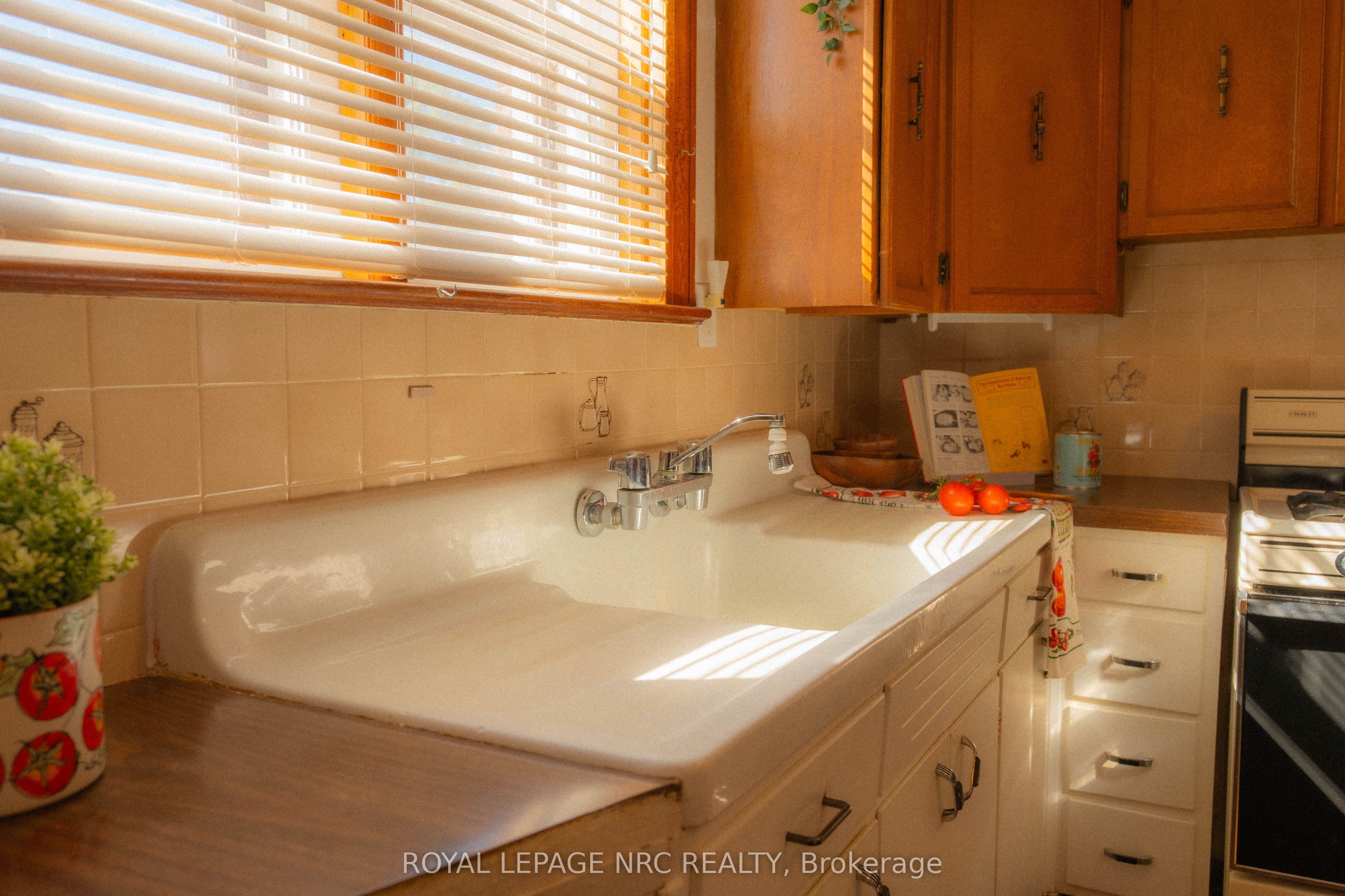 56 Lyons Avenue Property Photo 9
