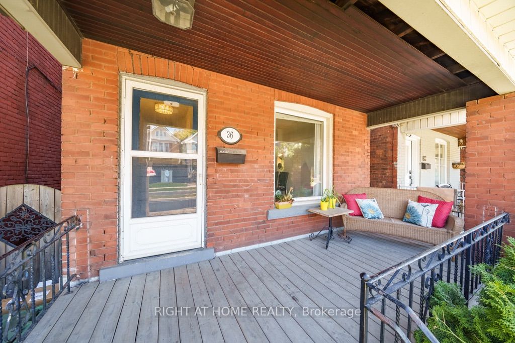 36 Sherman Avenue N Property Photo 2