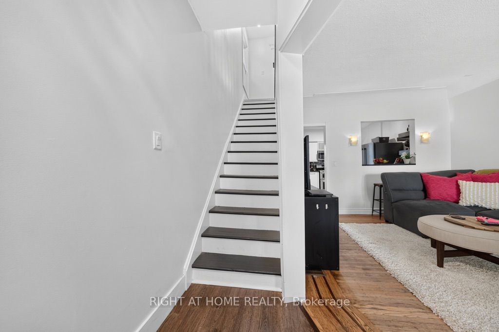 36 Sherman Avenue N Property Photo 4