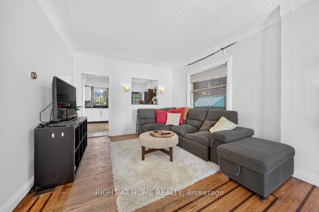 36 Sherman Avenue N Property Photo 6