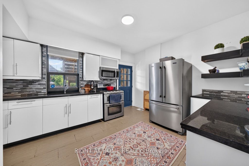 36 Sherman Avenue N Property Photo 12