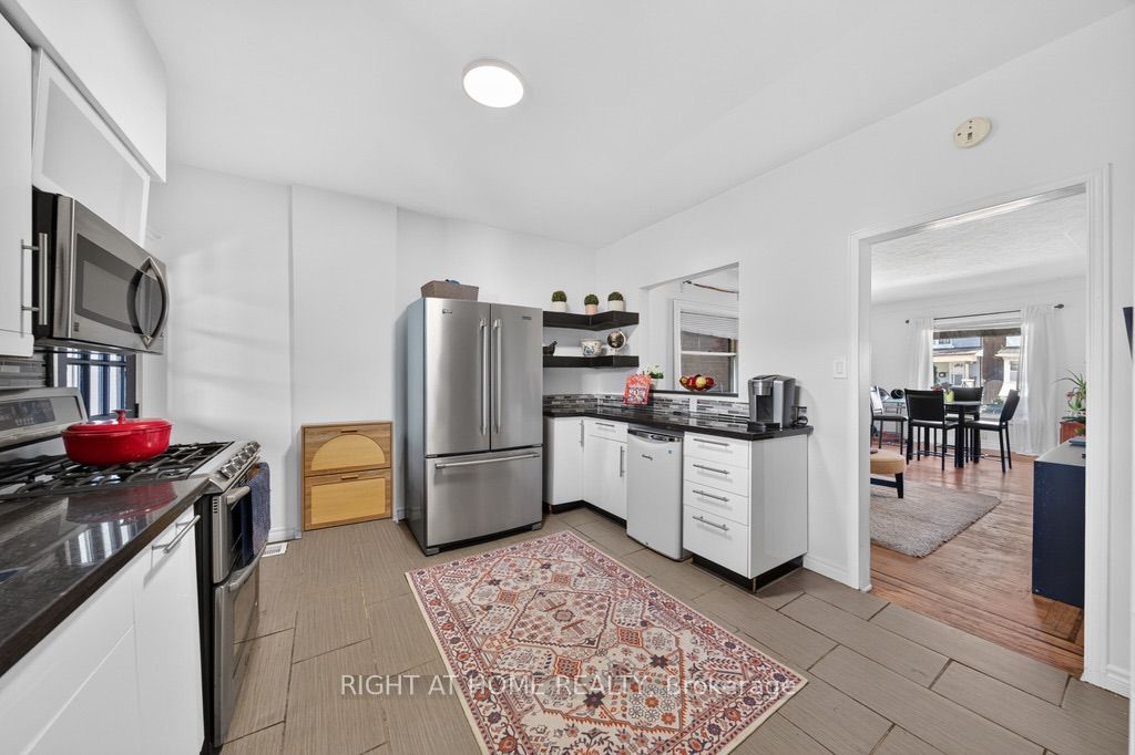 36 Sherman Avenue N Property Photo 13