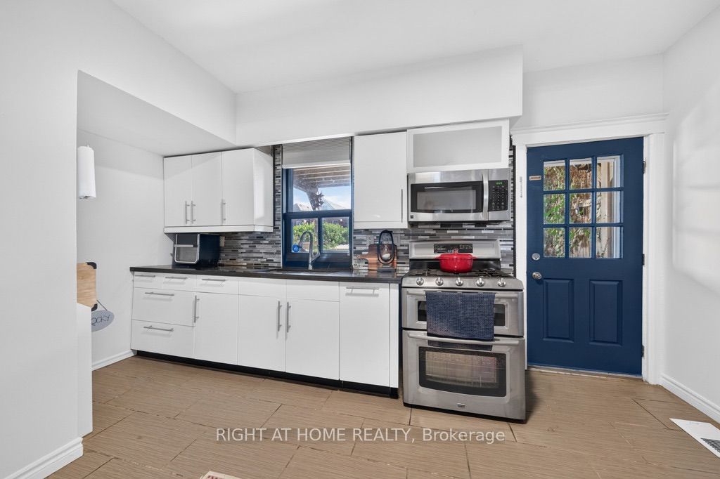 36 Sherman Avenue N Property Photo 16