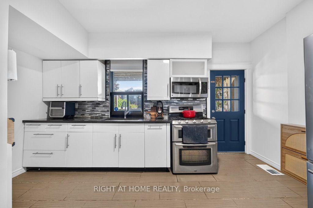 36 Sherman Avenue N Property Photo 17
