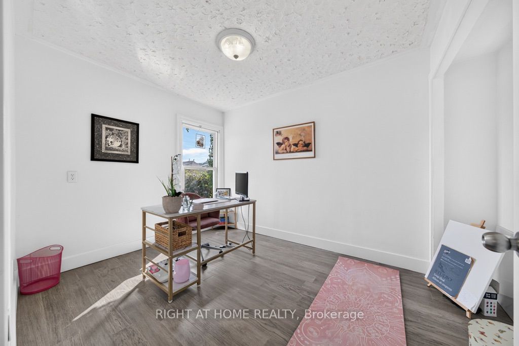 36 Sherman Avenue N Property Photo 18