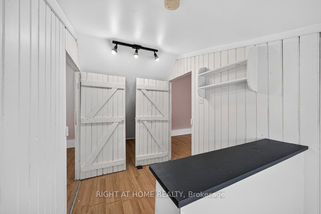 36 Sherman Avenue N Property Photo 29