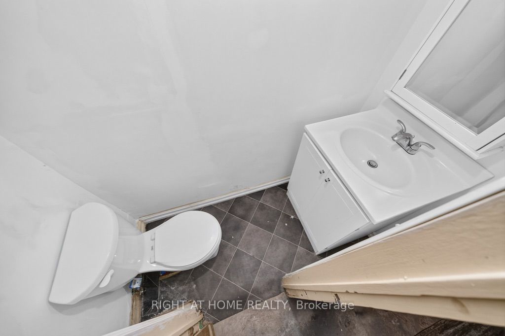 36 Sherman Avenue N Property Photo 35