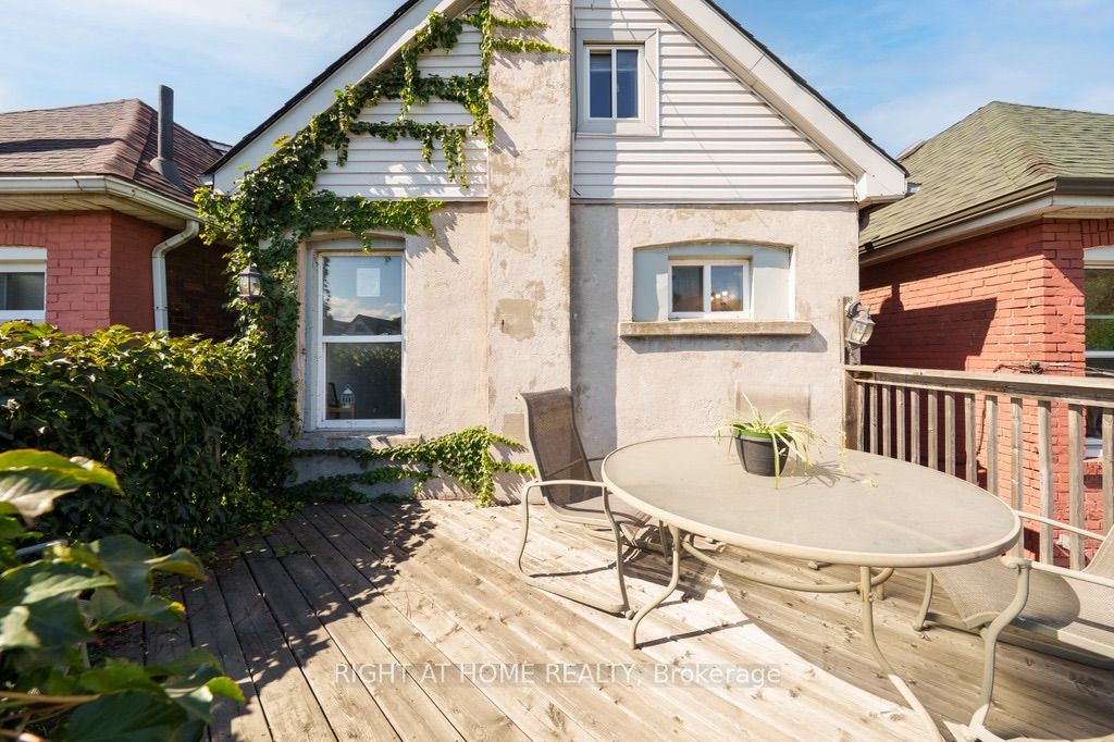 36 Sherman Avenue N Property Photo 42