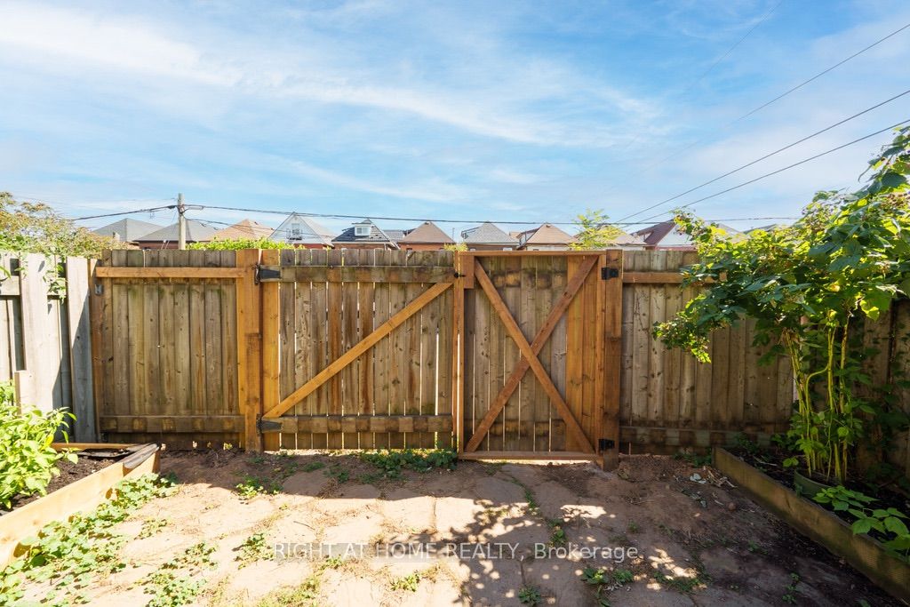 36 Sherman Avenue N Property Photo 46