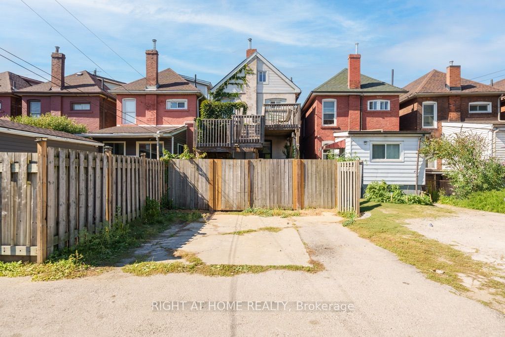 36 Sherman Avenue N Property Photo 47