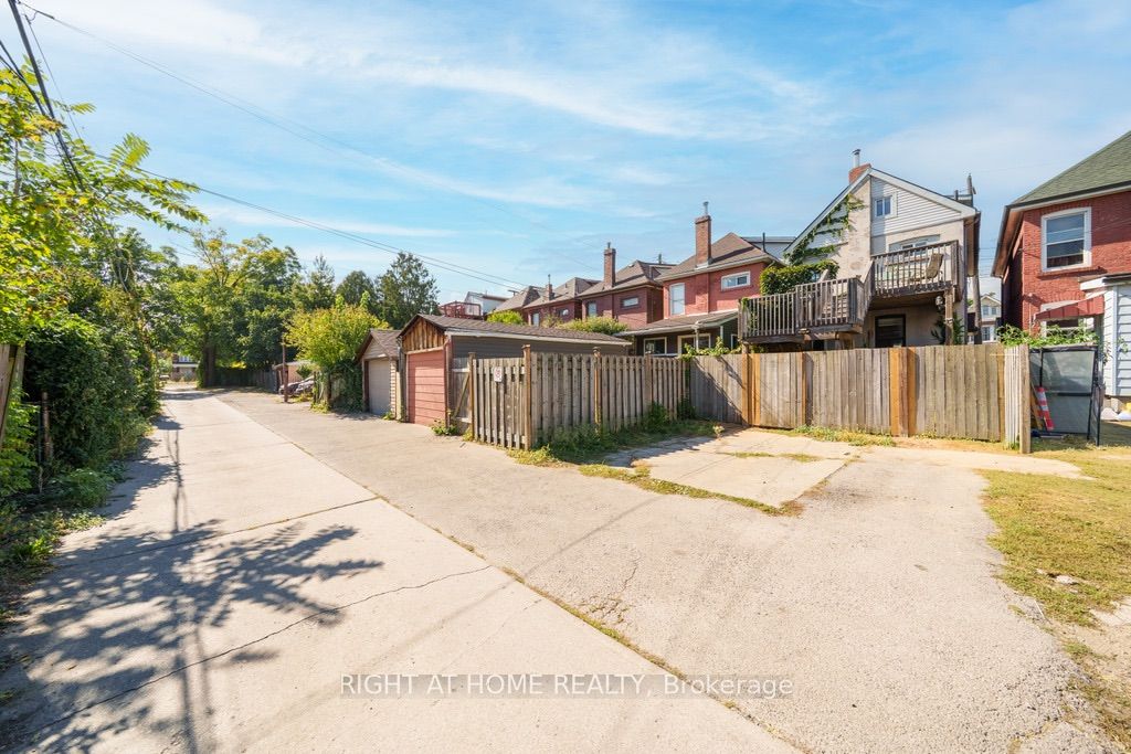 36 Sherman Avenue N Property Photo 48