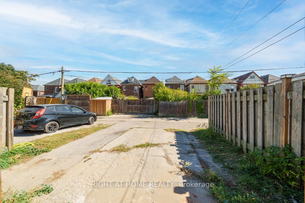 36 Sherman Avenue N Property Photo 50