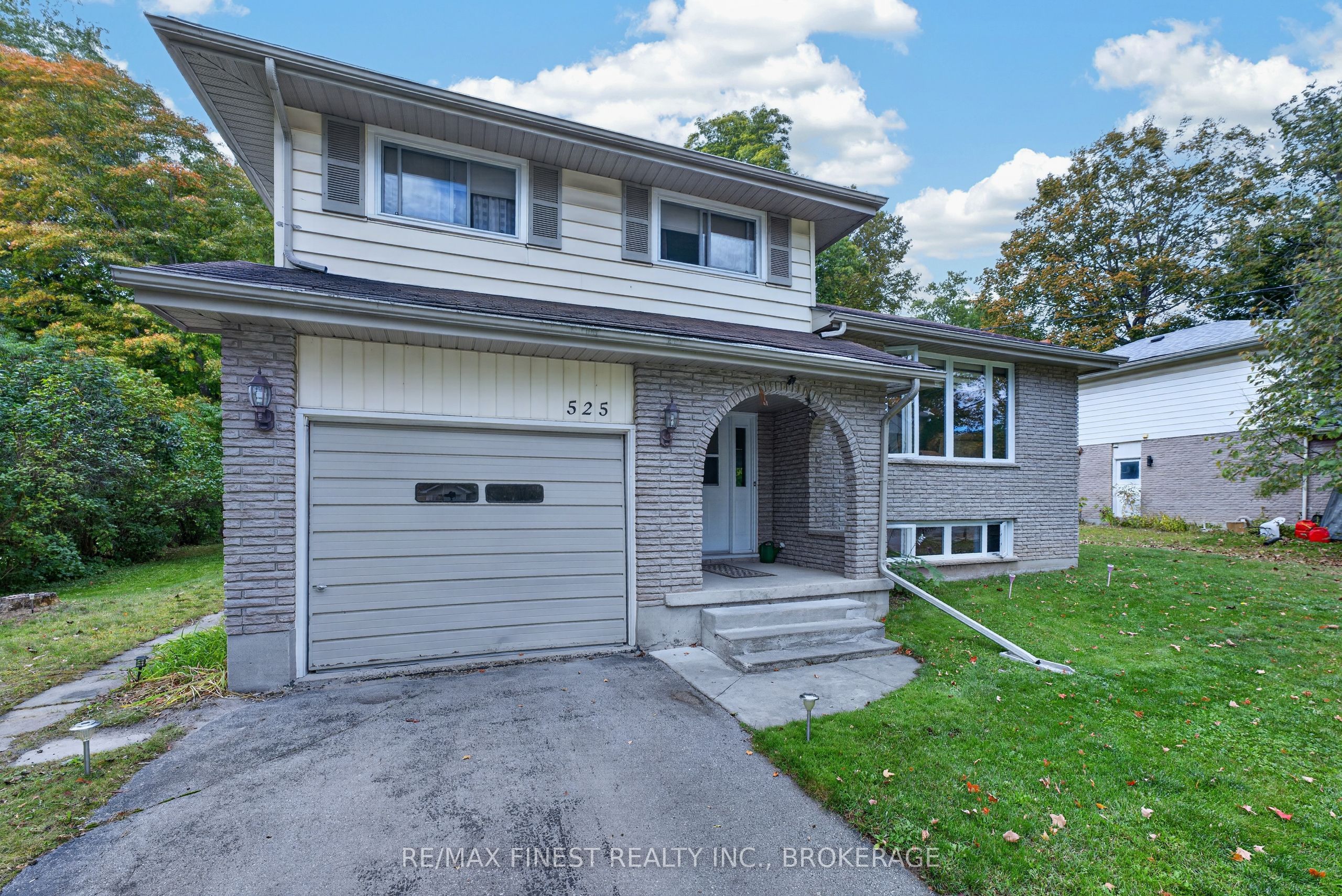 525 Whites Road Property Photo 1