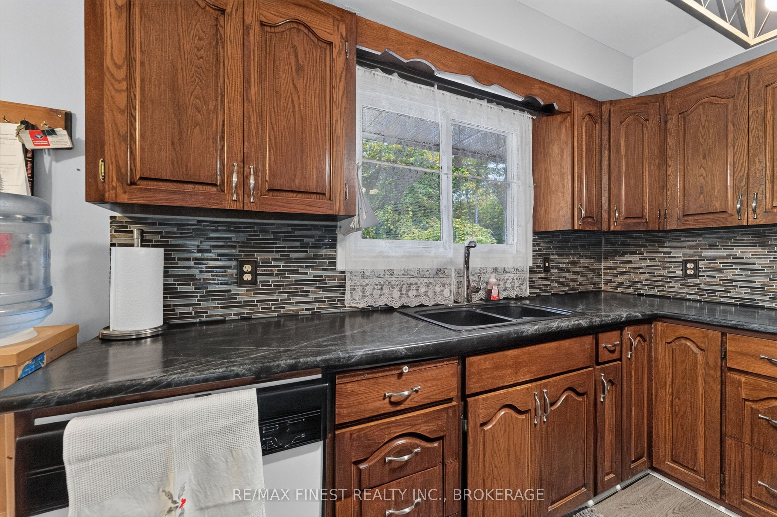 525 Whites Road Property Photo 8