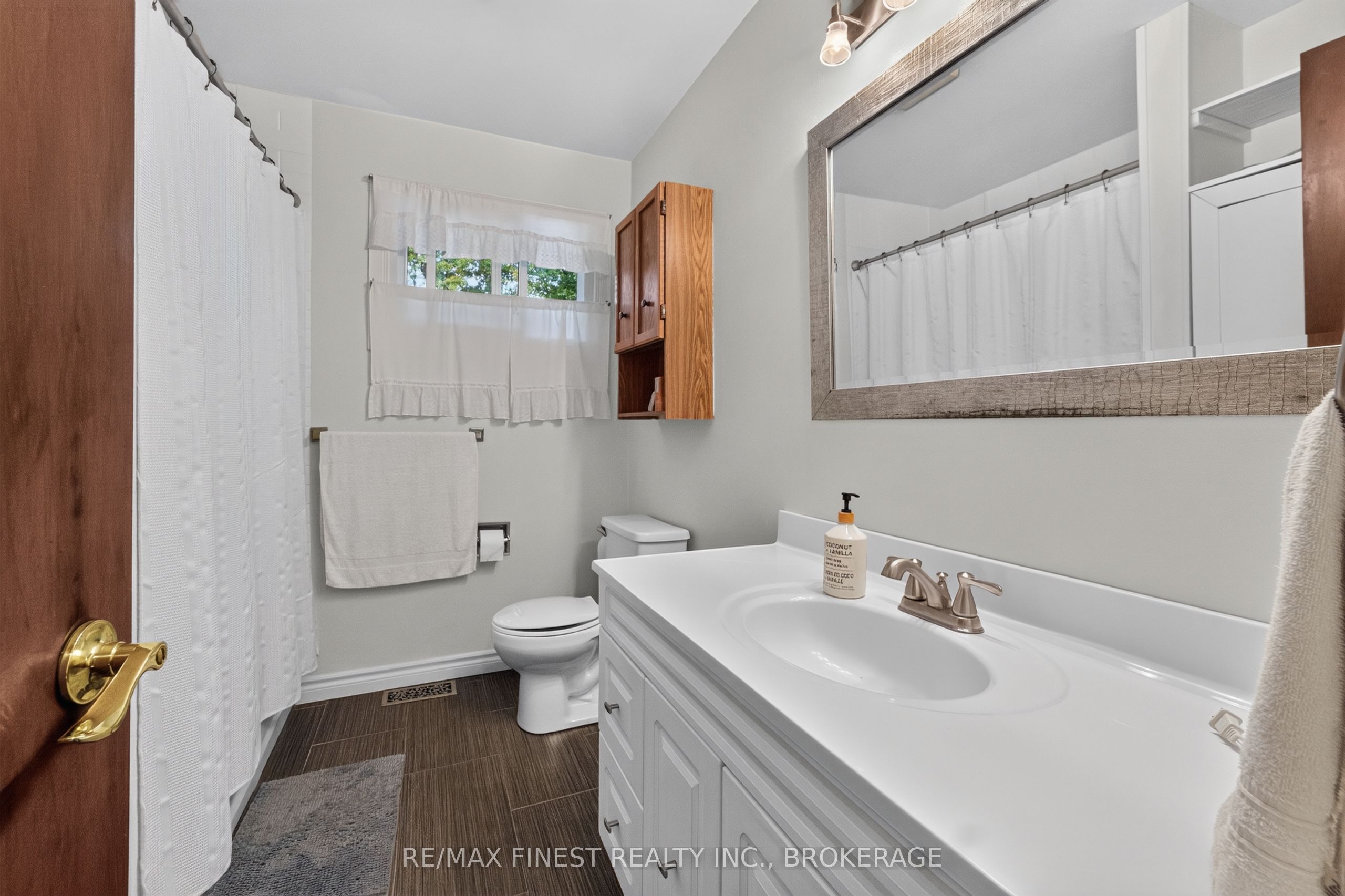 525 Whites Road Property Photo 11