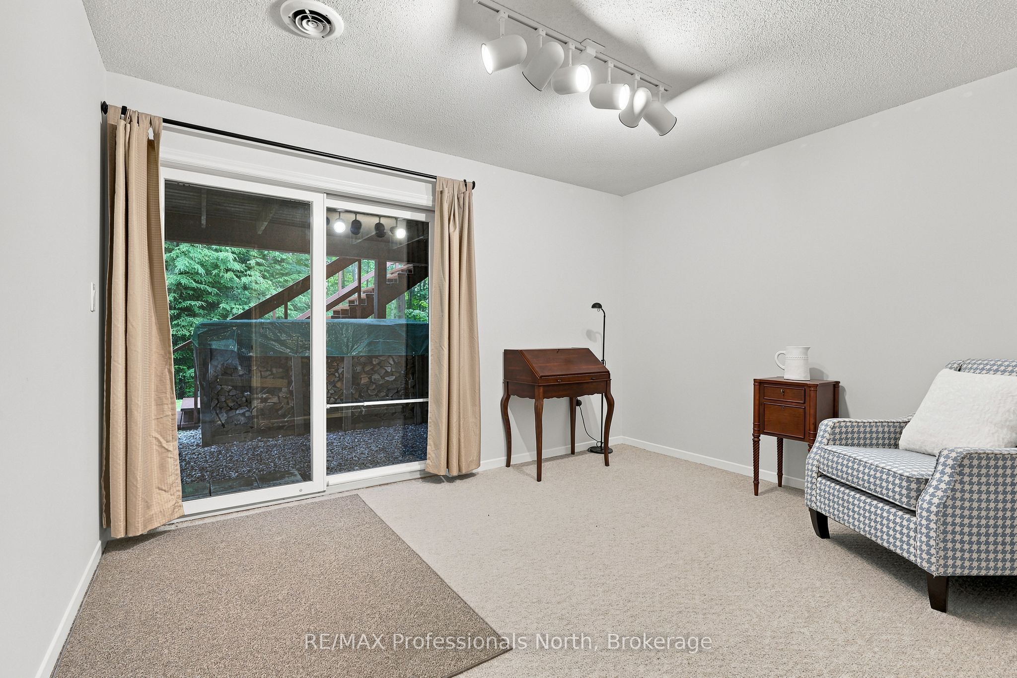 8 Palmer Court Property Photo 41