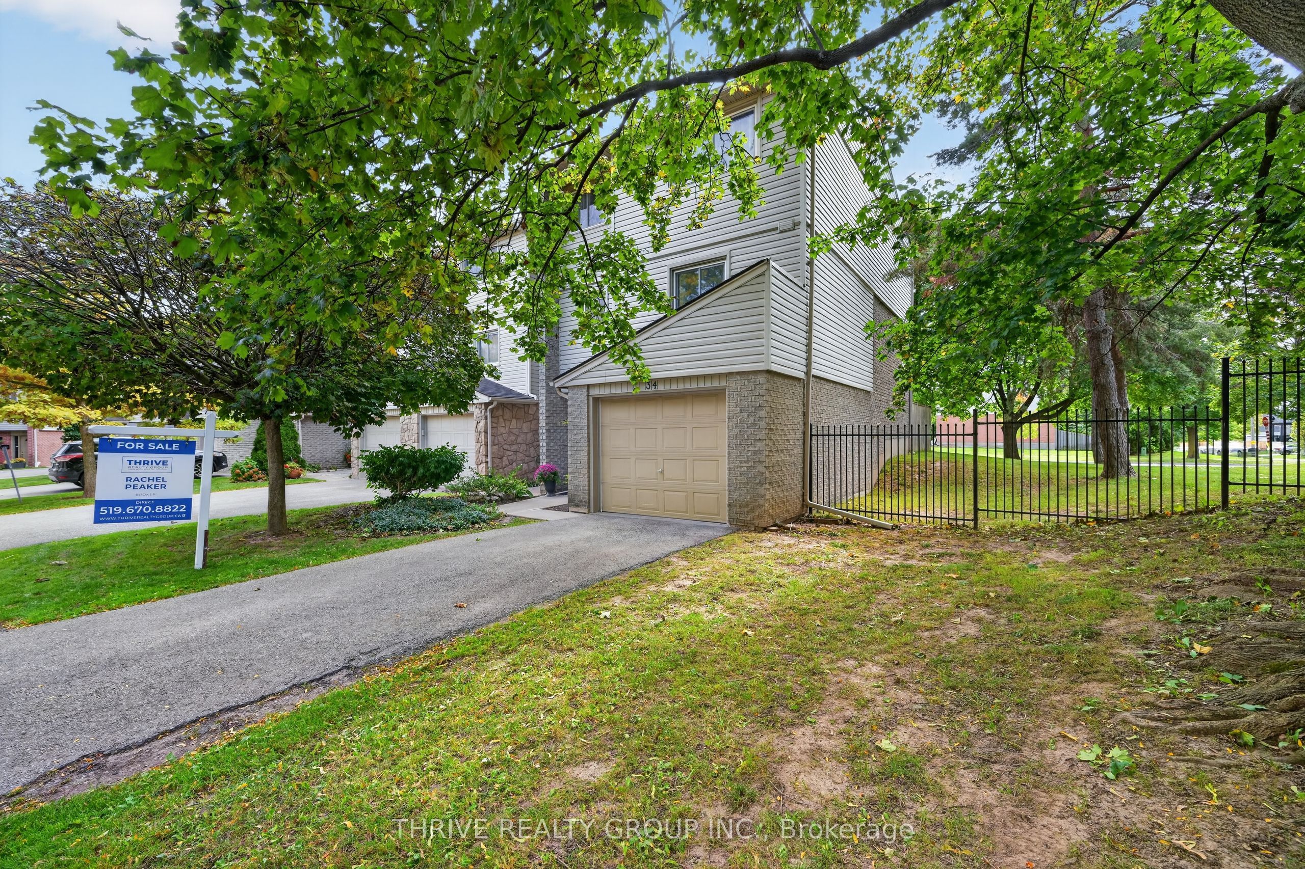 300 Sandringham Crescent 34 Property Photo 1