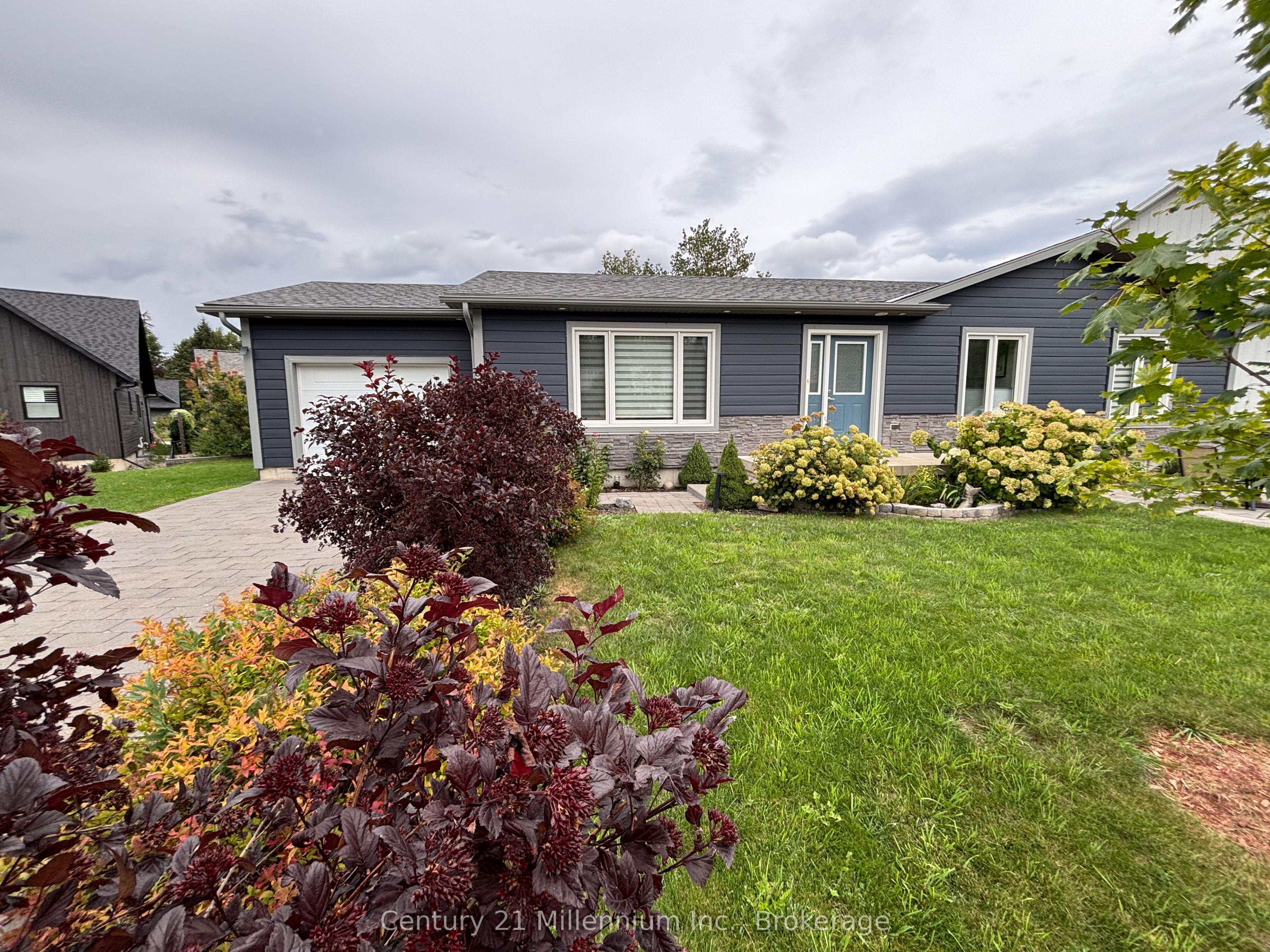 85 Gordon Crescent Property Photo 2