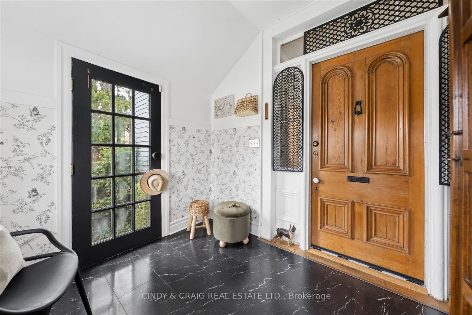 443 Victoria Street Property Photo 2