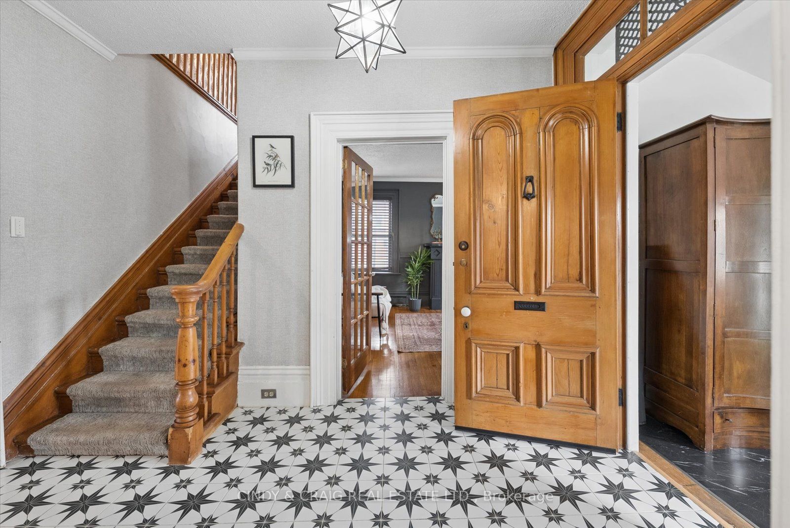 443 Victoria Street Property Photo 3