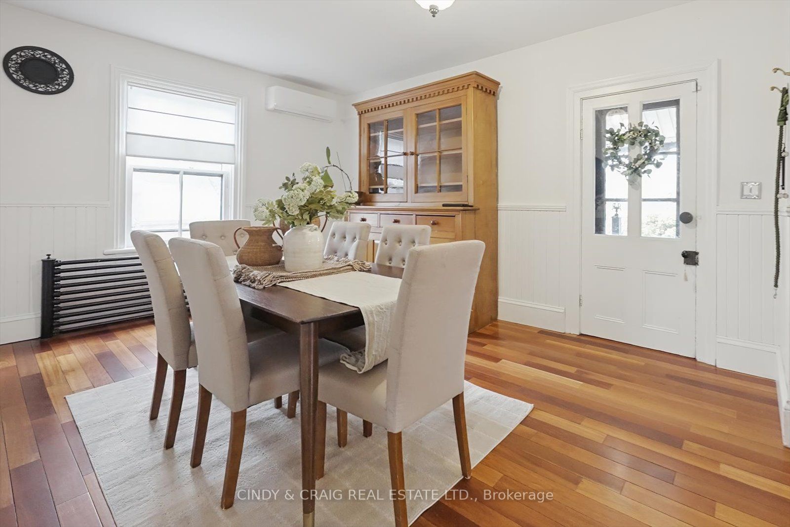 443 Victoria Street Property Photo 6