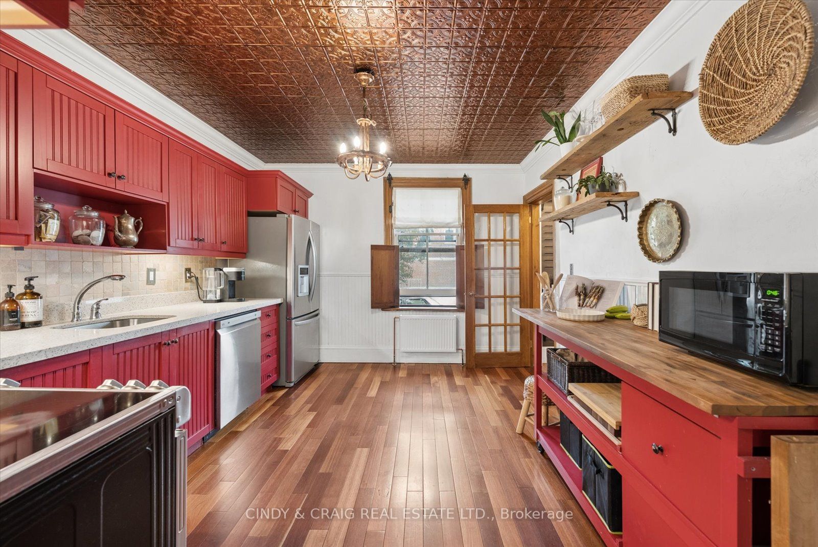 443 Victoria Street Property Photo 8