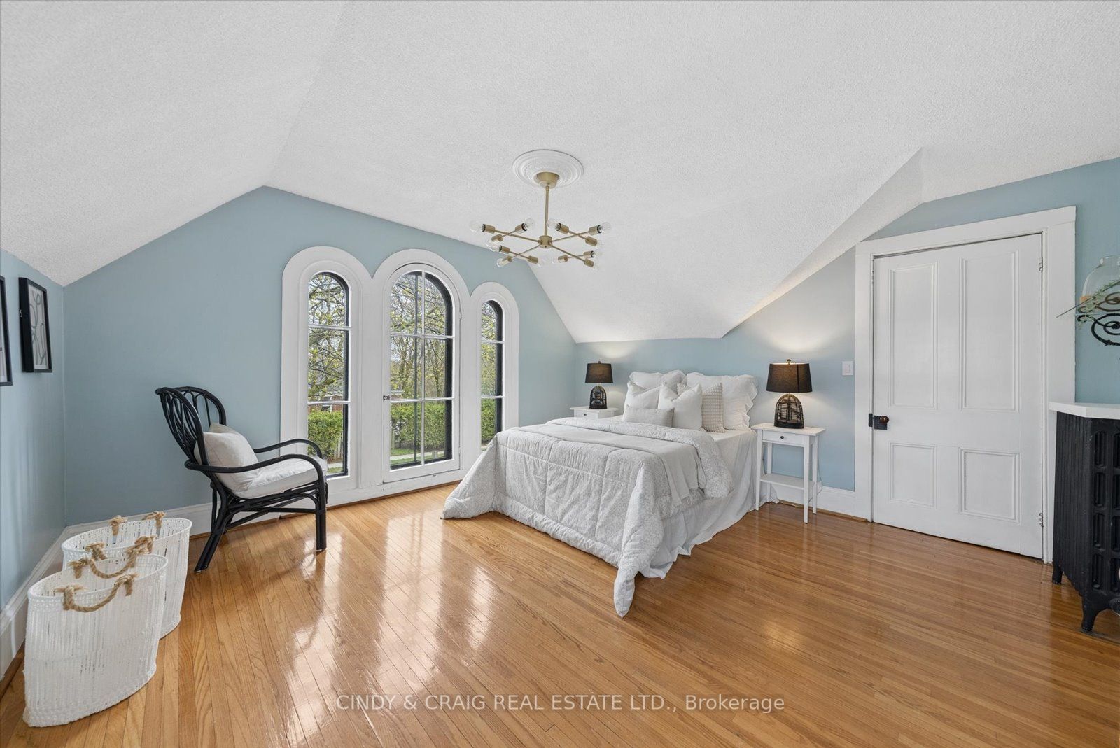 443 Victoria Street Property Photo 10