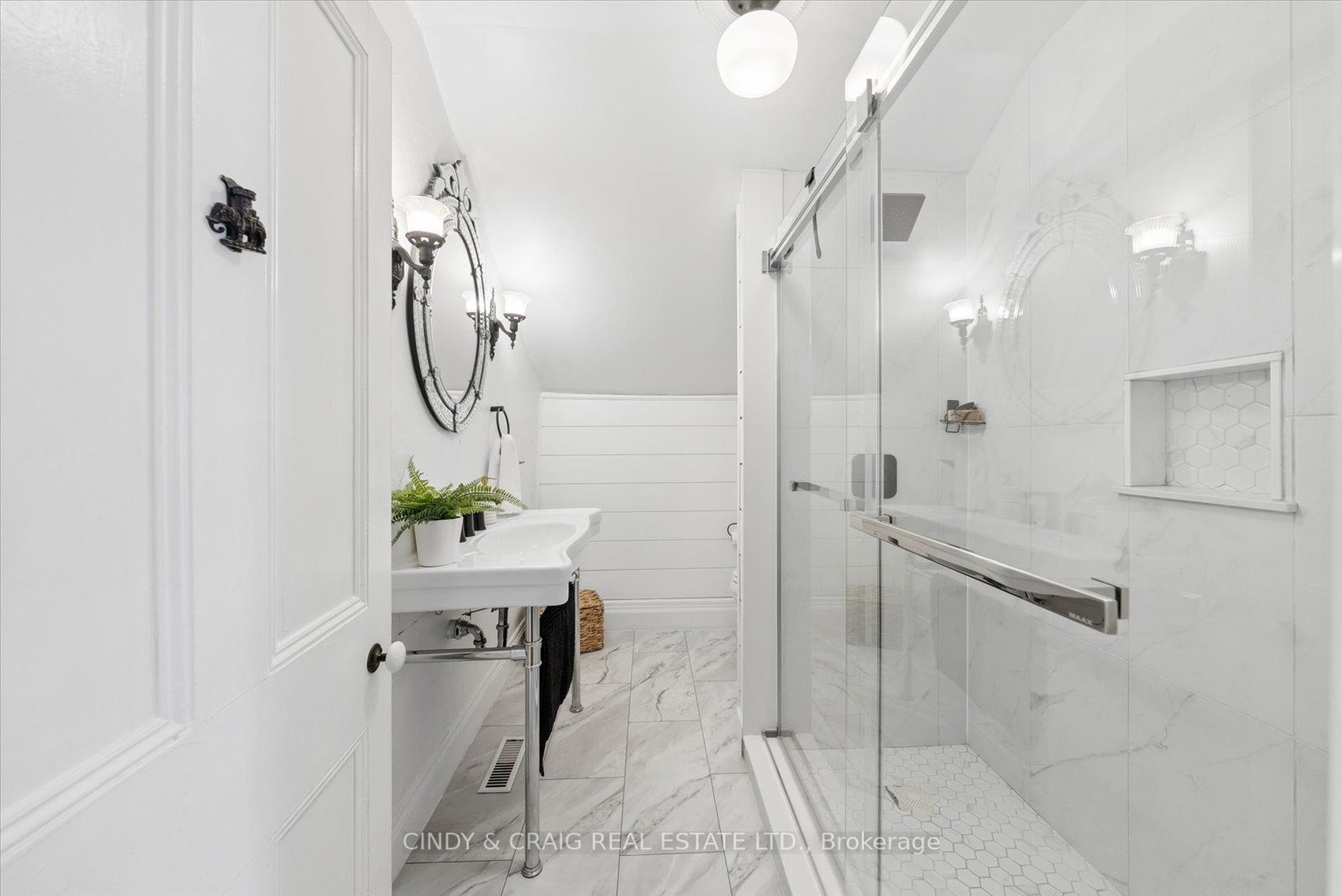 443 Victoria Street Property Photo 12